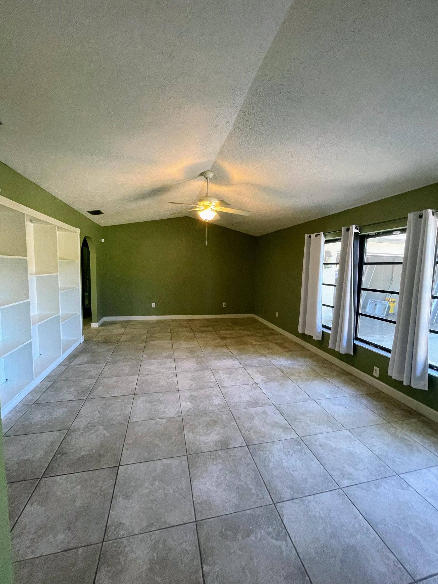 2616 Newport Drive, Fort Pierce, FL 34982 living room