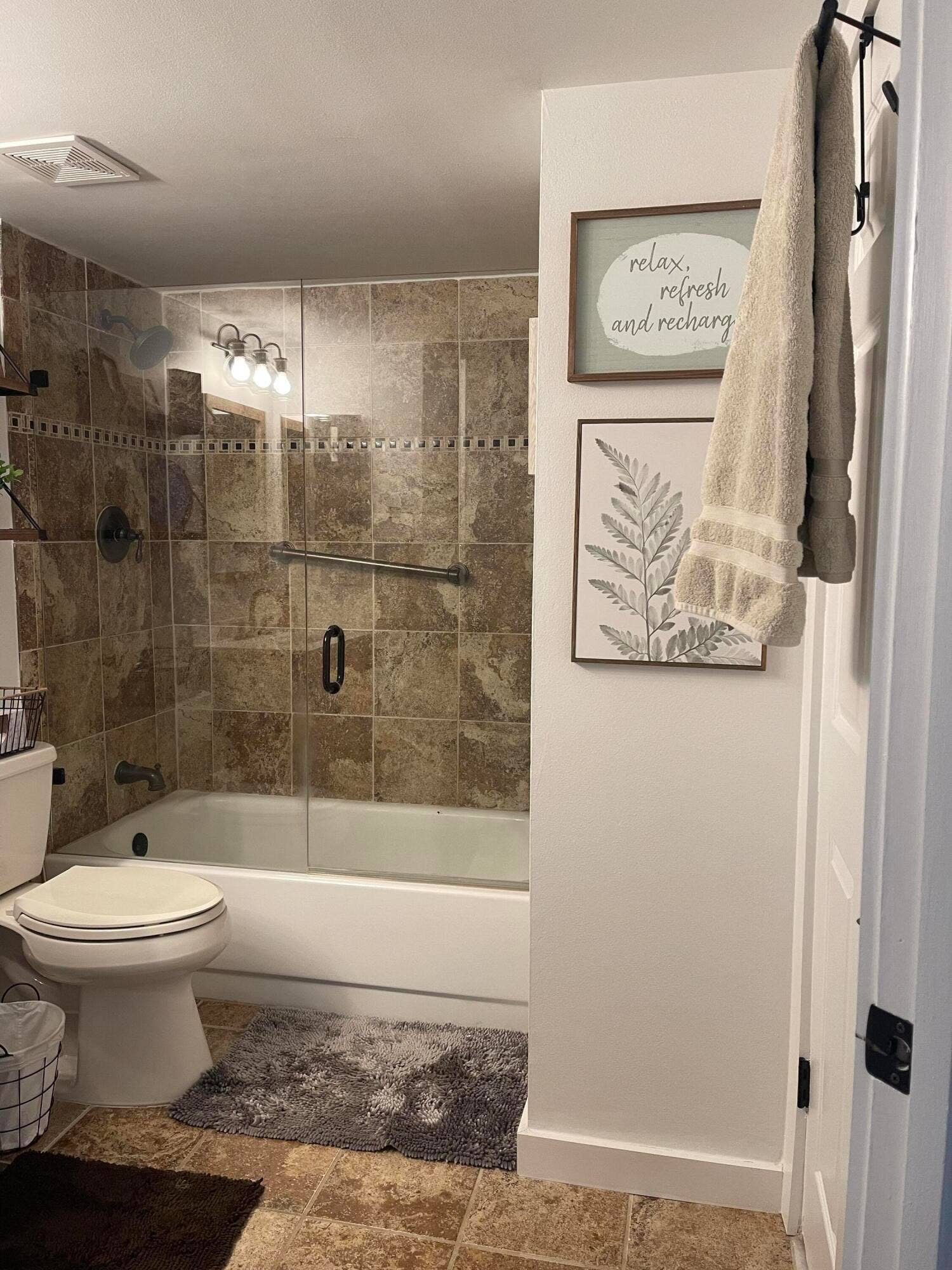 10102 Glenmoor Drive, West Palm Beach, FL 33409 Bathroom