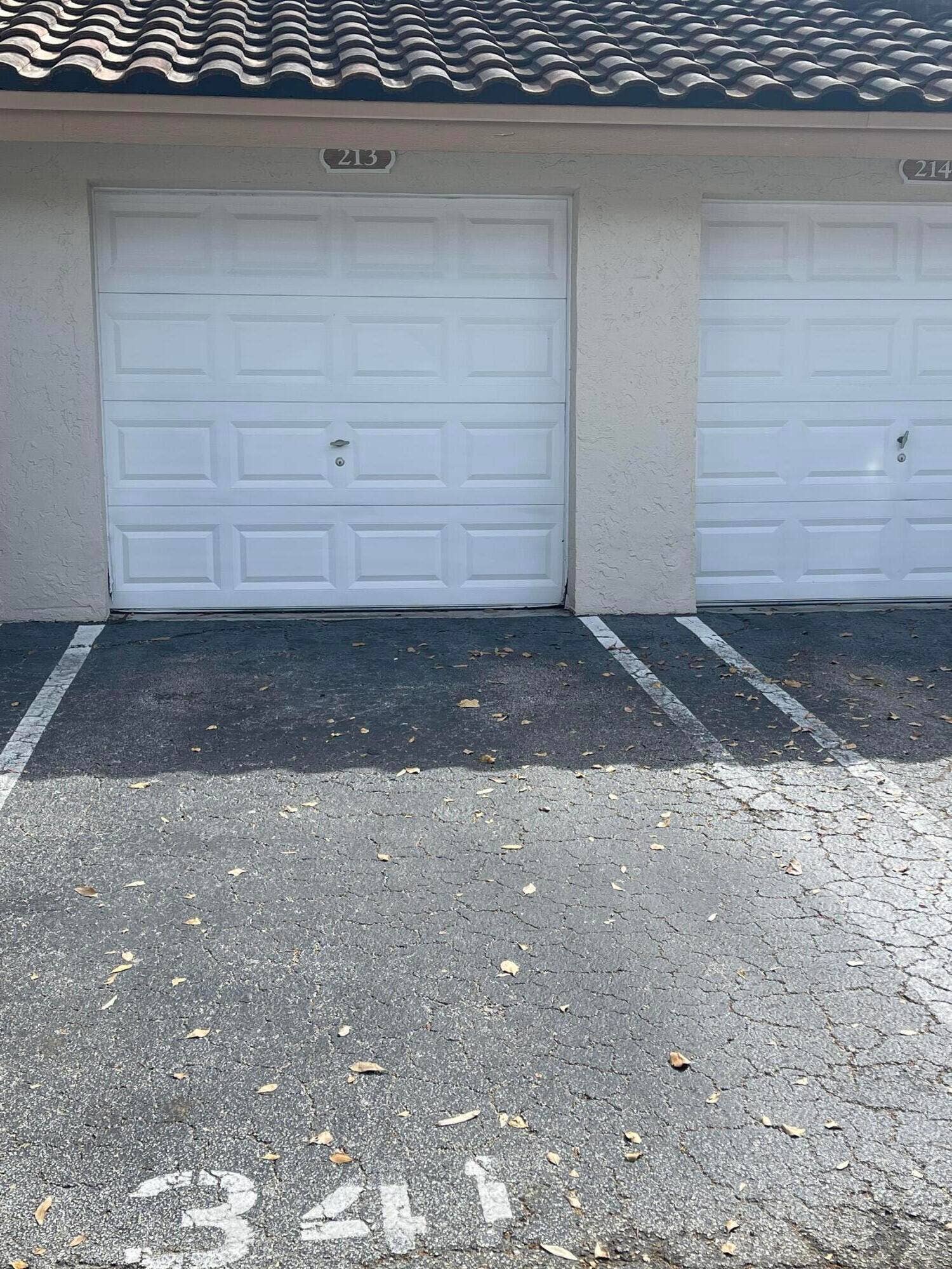 10102 Glenmoor Drive, West Palm Beach, FL 33409 Garage & Parking Space