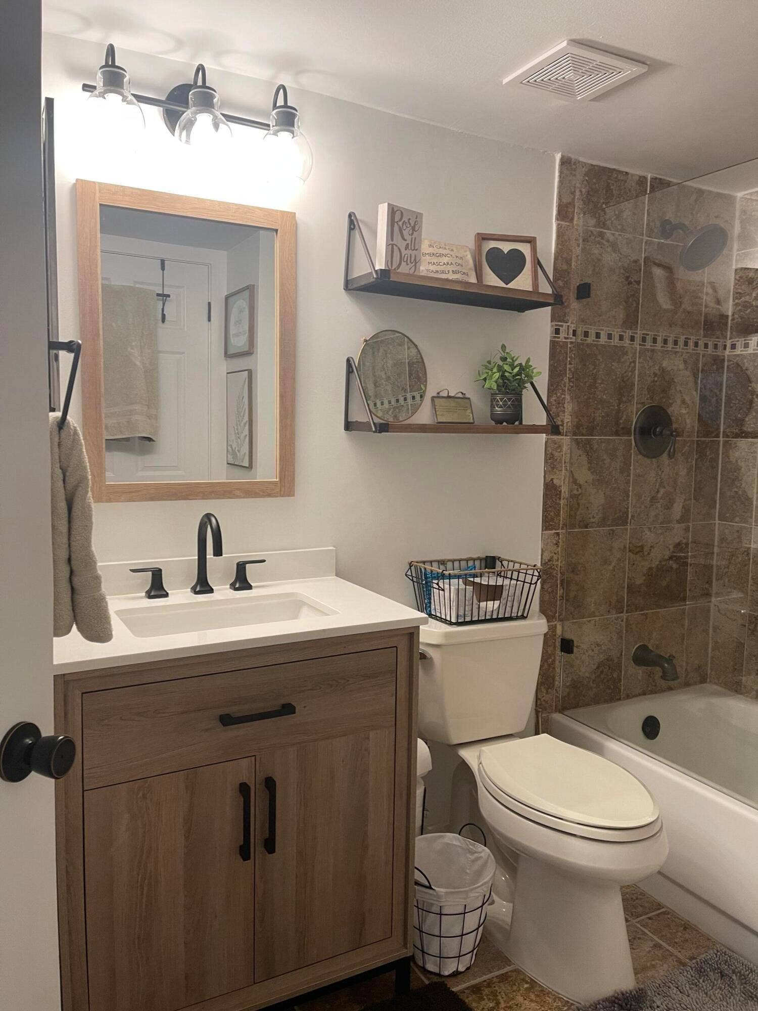 10102 Glenmoor Drive, West Palm Beach, FL 33409 Bathroom