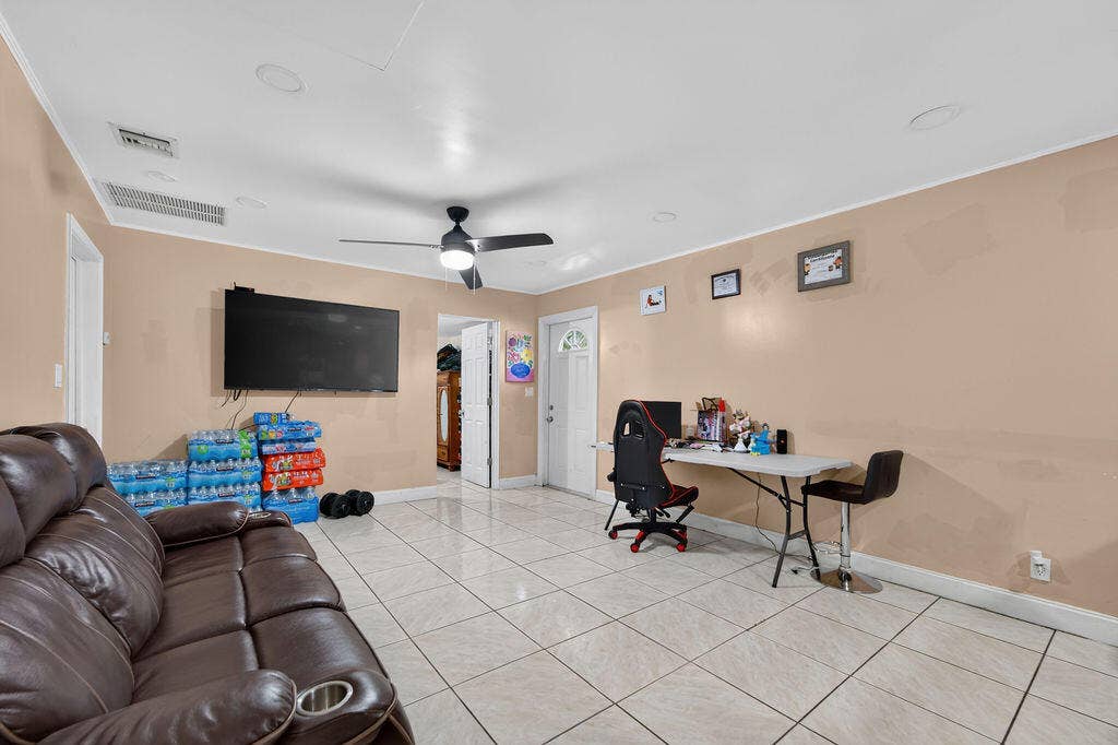223 N F Street, Lake Worth Beach, FL 33460 223NFstreetlakeworth-035