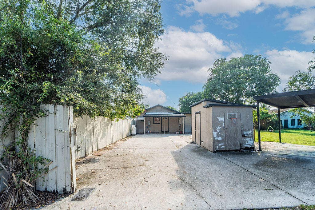 223 N F Street, Lake Worth Beach, FL 33460 223NFstreetlakeworth-002