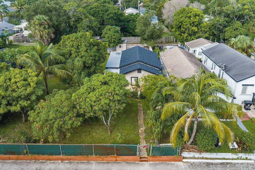 223 N F Street, Lake Worth Beach, FL 33460 223NFstreetlakeworth-015
