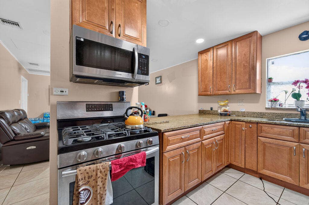 223 N F Street, Lake Worth Beach, FL 33460 223NFstreetlakeworth-036