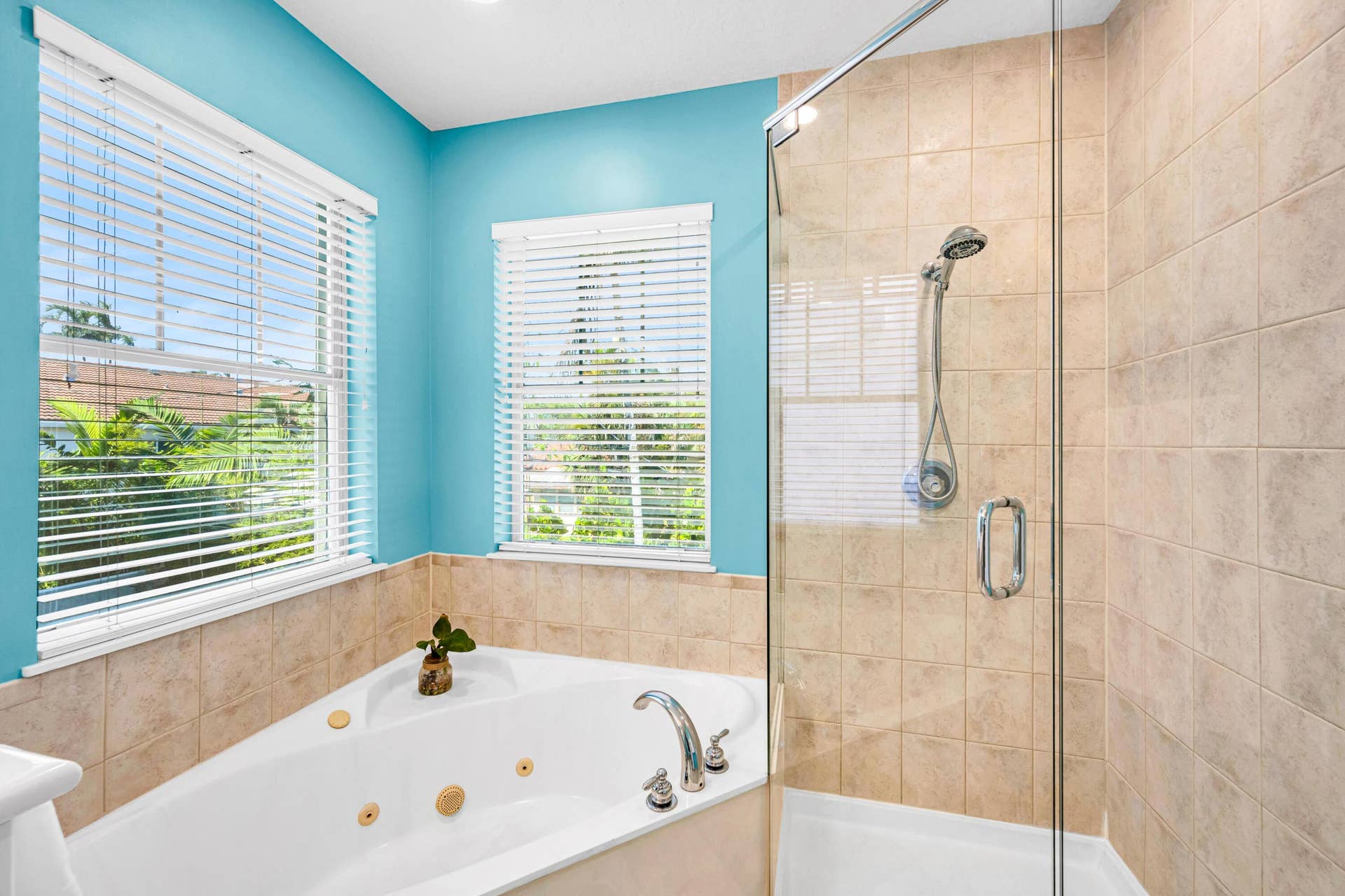 1627 E BROWARD Boulevard, Fort Lauderdale, FL 33301 1627 E BROWARD BLVD-37
