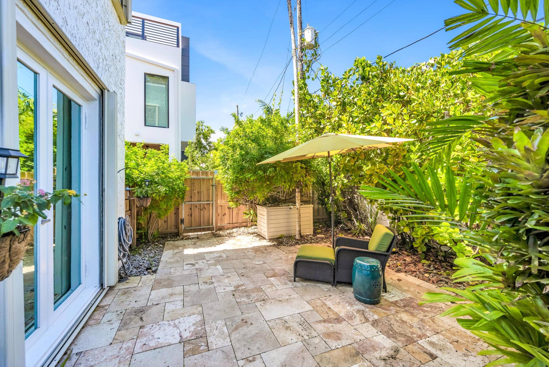 1627 E BROWARD Boulevard, Fort Lauderdale, FL 33301 1627 E BROWARD BLVD-17