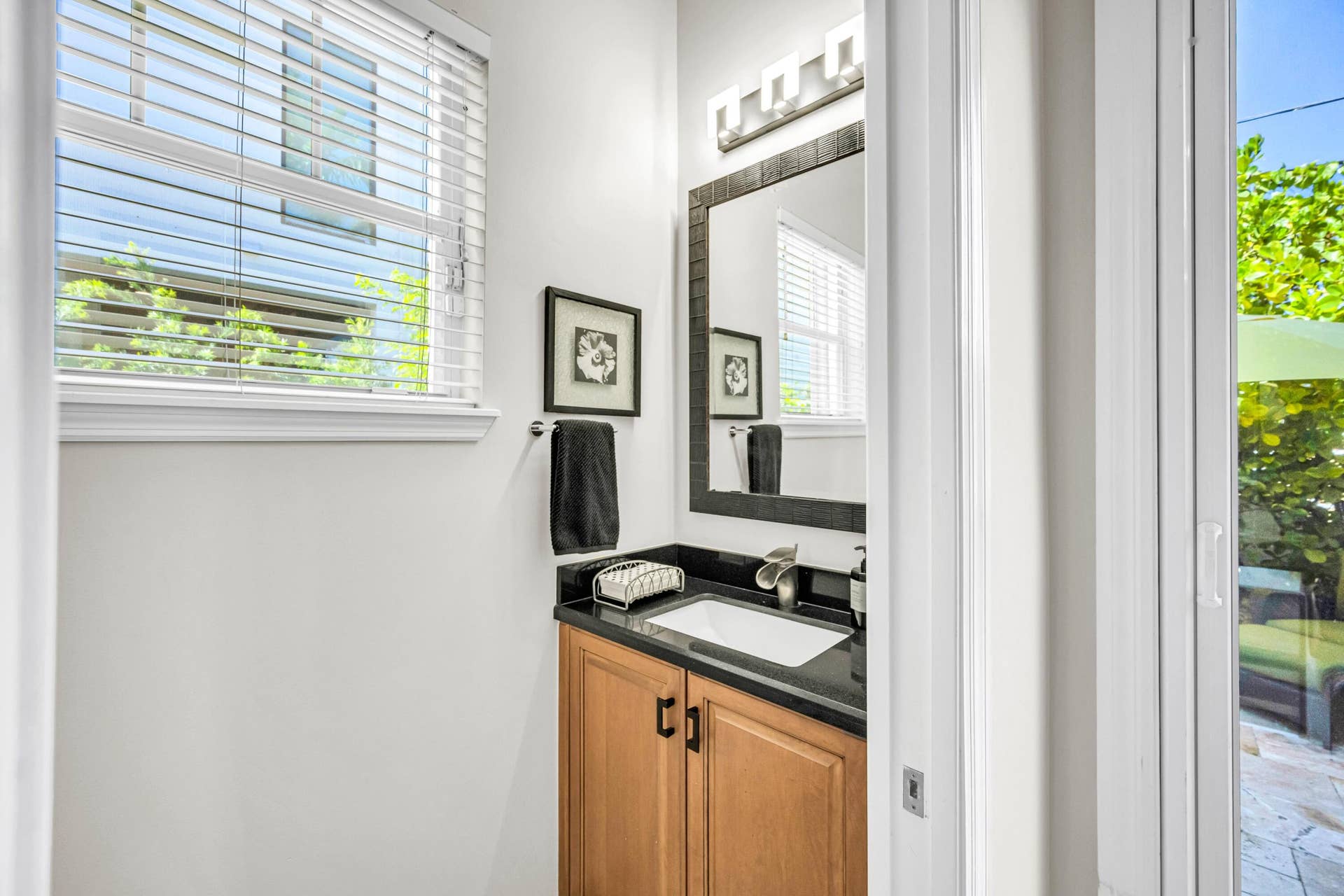 1627 E BROWARD Boulevard, Fort Lauderdale, FL 33301 1627 E BROWARD BLVD-27
