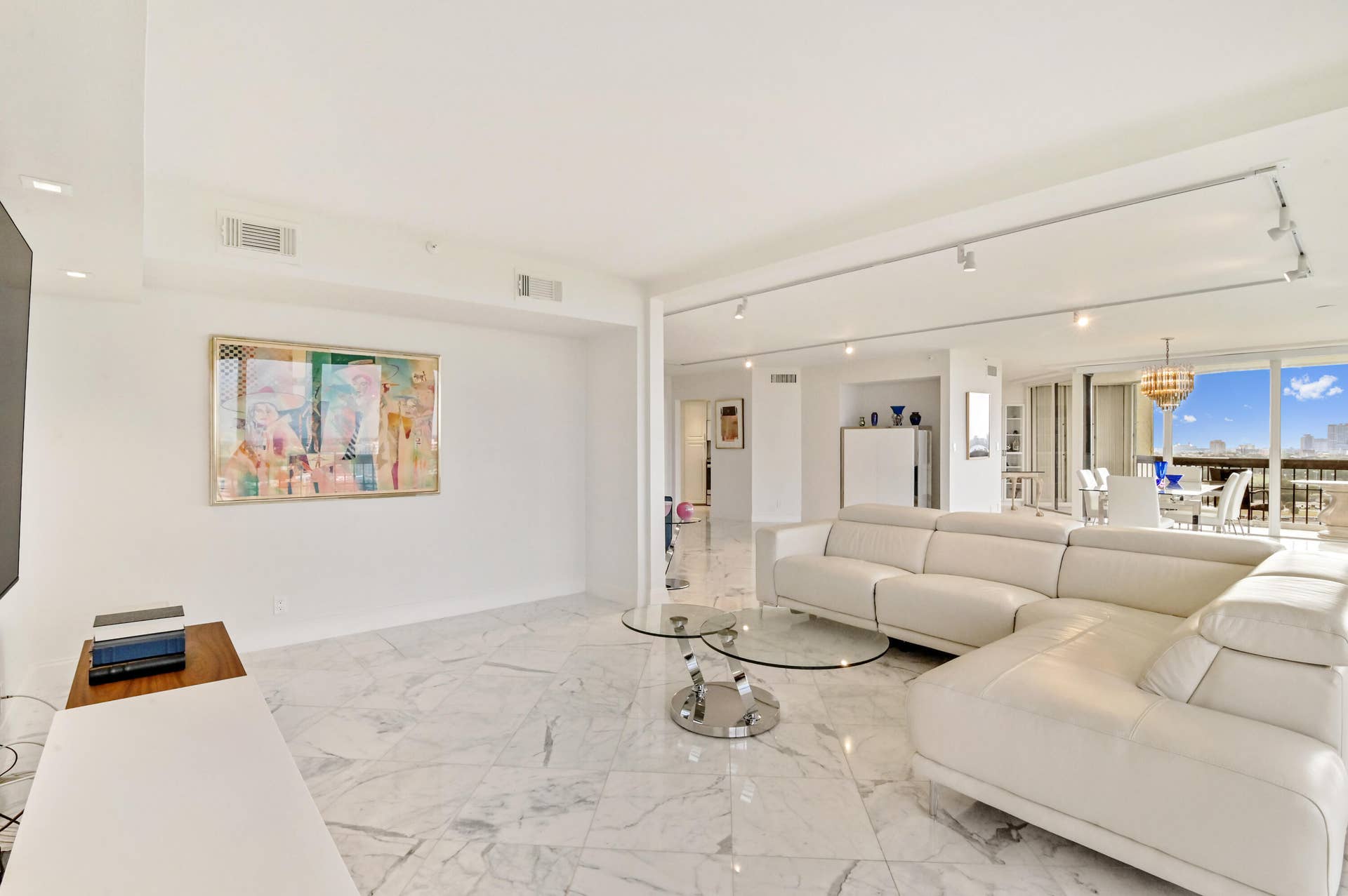 1900 CONSULATE Place, #1704, West Palm Beach, FL 33401 3RD BR OPEN TO LR