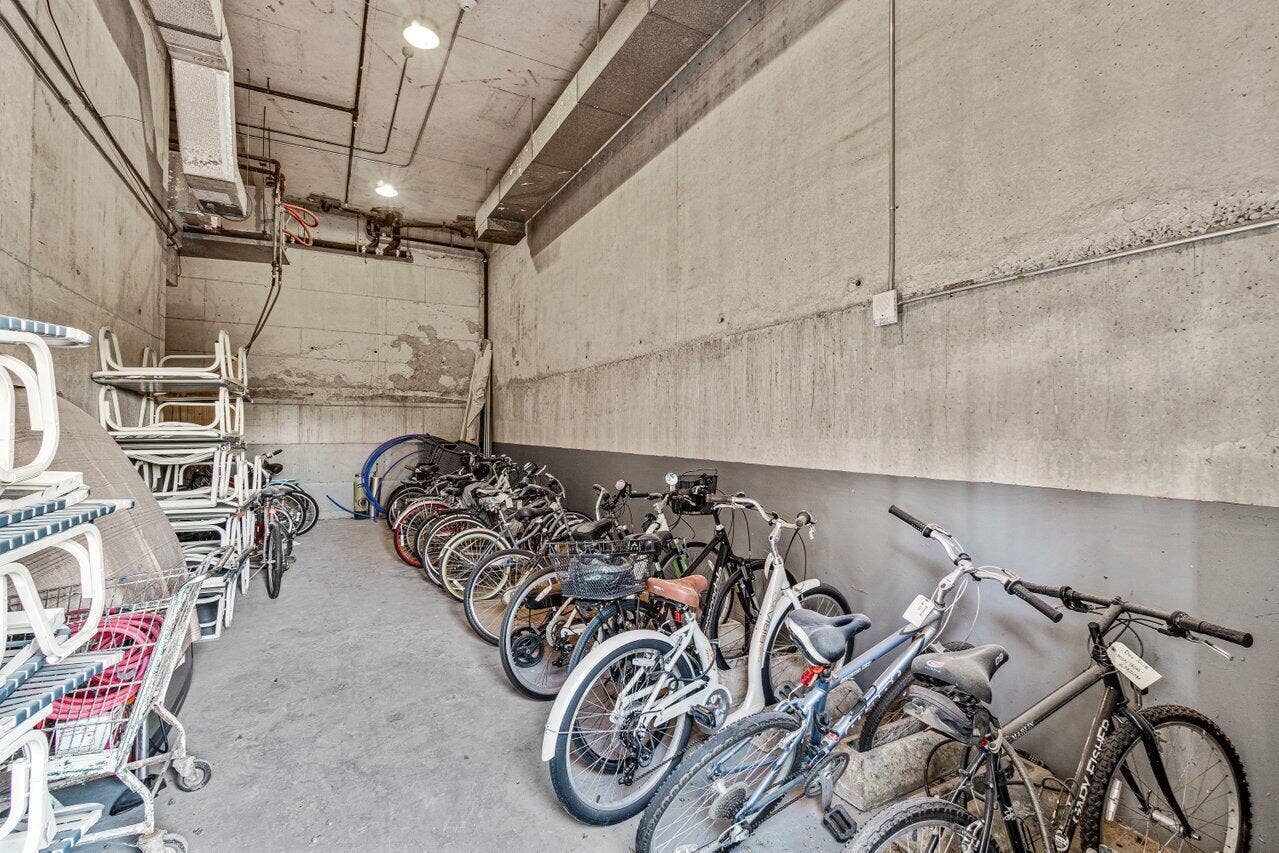 1900 CONSULATE Place, #1704, West Palm Beach, FL 33401 BIKE ROOM