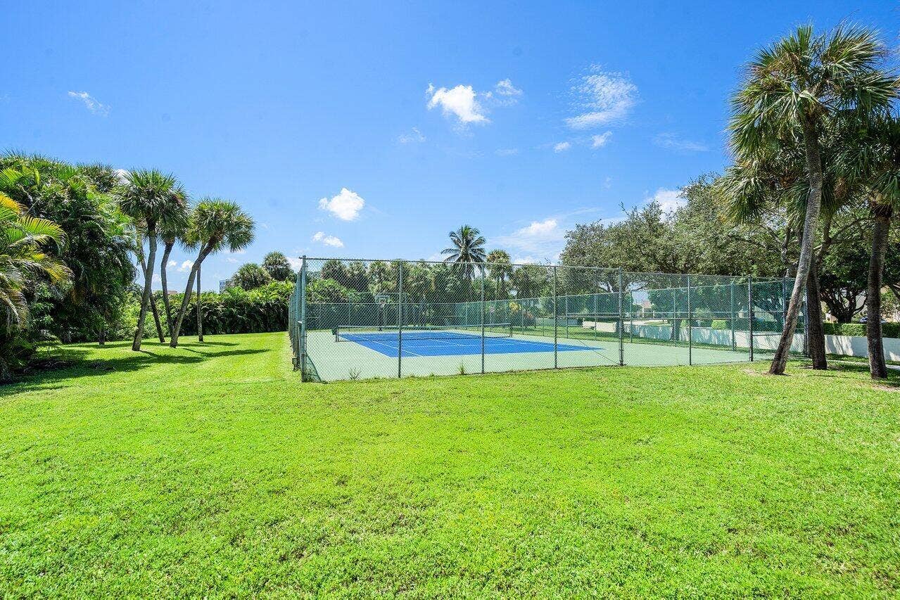 1900 CONSULATE Place, #1704, West Palm Beach, FL 33401 THE CONSULATE TENNIS/PICKLE BALL