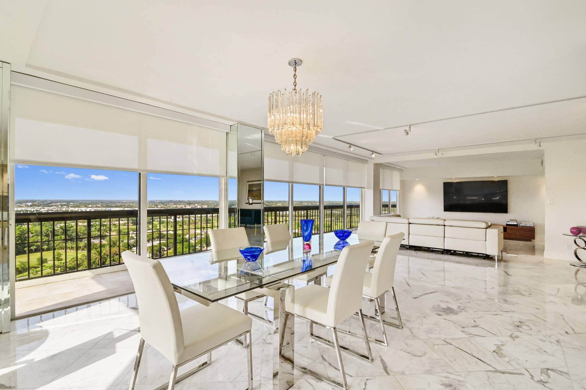 1900 CONSULATE Place, #1704, West Palm Beach, FL 33401 DINING AND LIVING ROOM