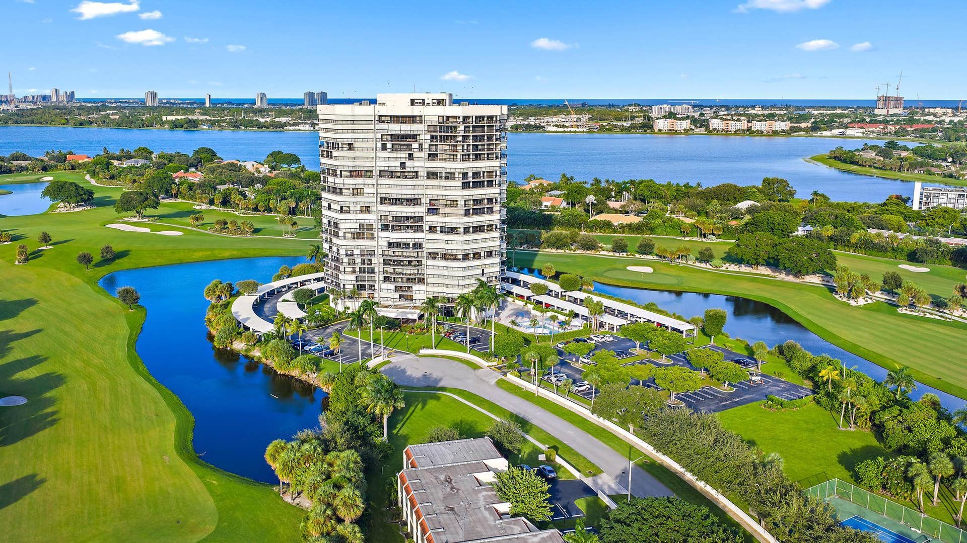 1900 CONSULATE Place, #1704, West Palm Beach, FL 33401 1900 Consulate Pl 1205-47