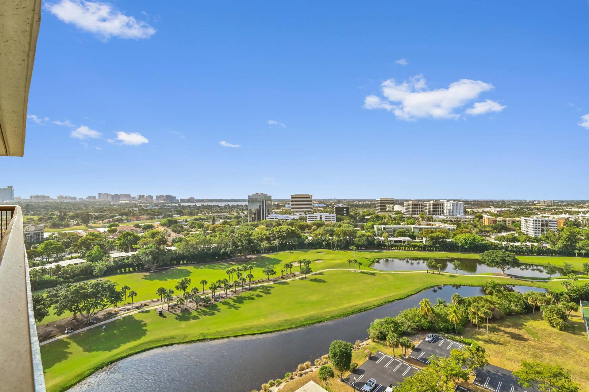 1900 CONSULATE Place, #1704, West Palm Beach, FL 33401 CITY/WATER VIEWS