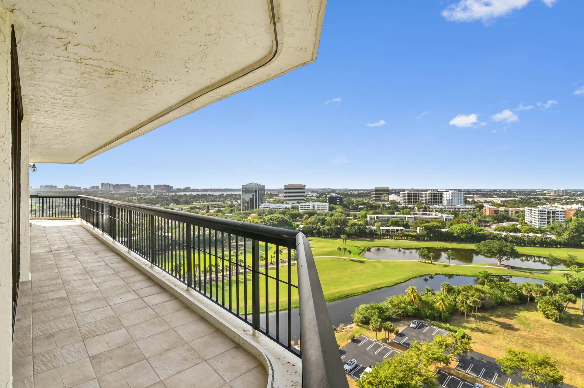 1900 CONSULATE Place, #1704, West Palm Beach, FL 33401 WRAP TERRACE W/VIEWS