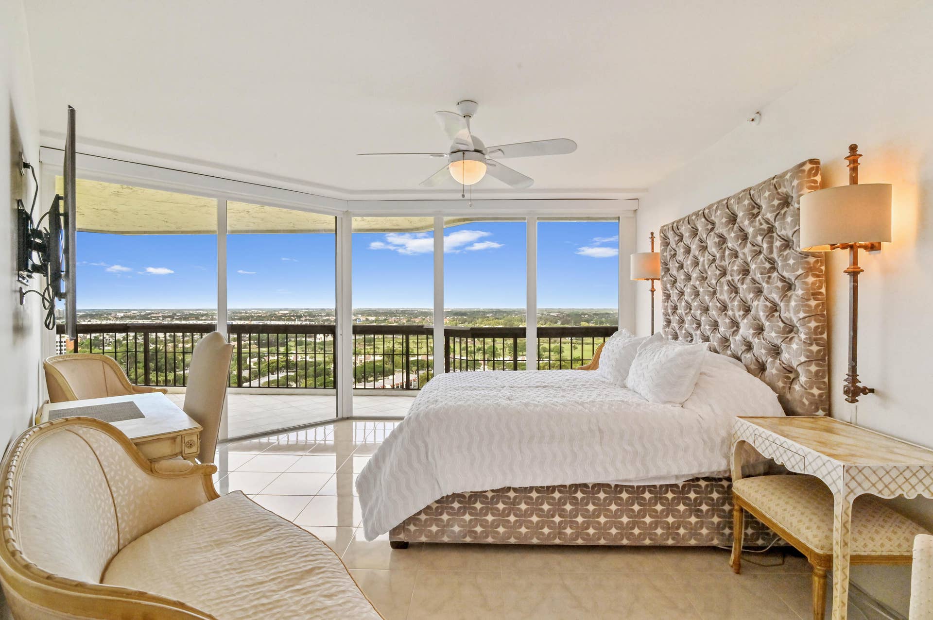 1900 CONSULATE Place, #1704, West Palm Beach, FL 33401 GUEST BR