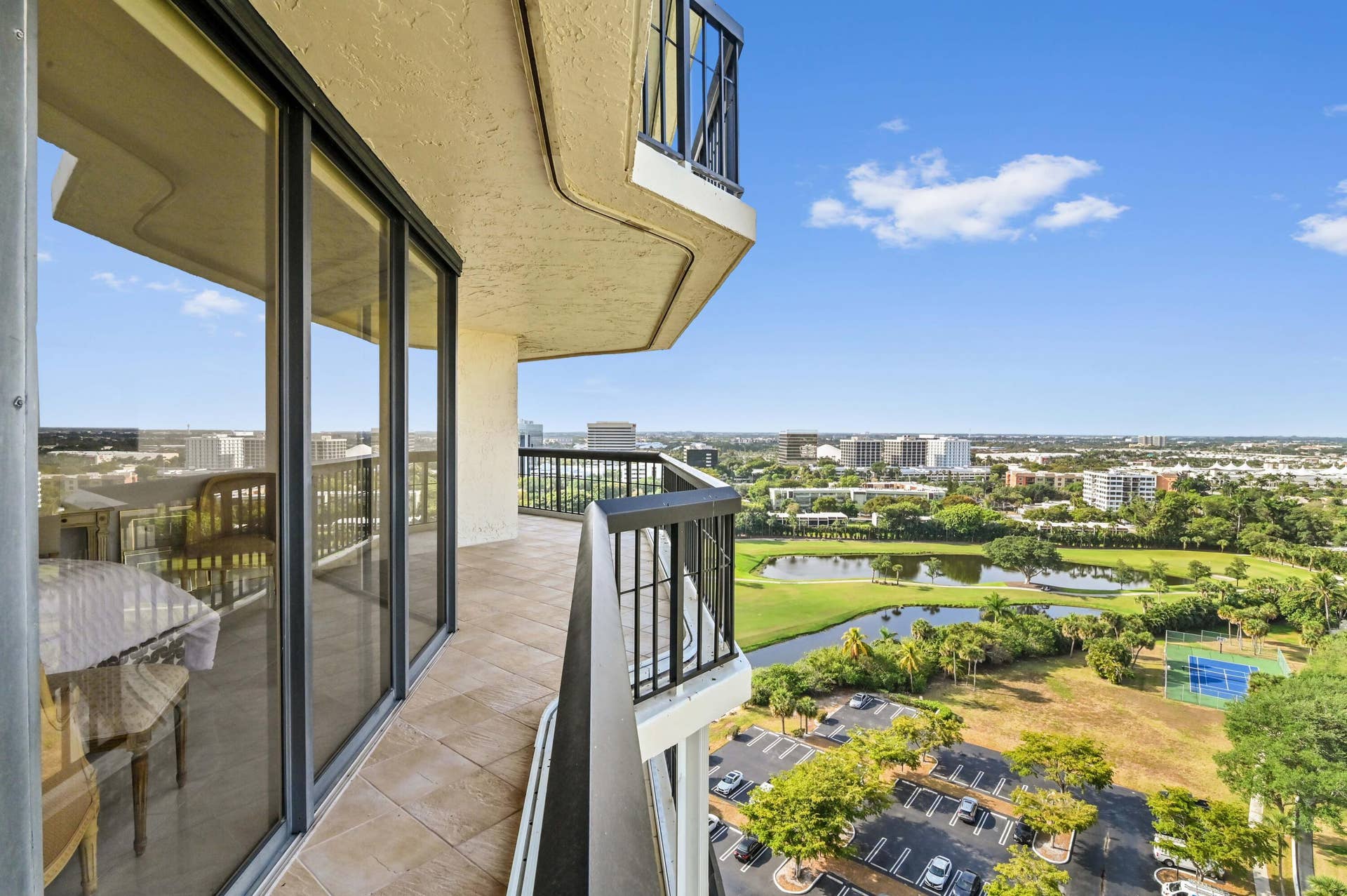 1900 CONSULATE Place, #1704, West Palm Beach, FL 33401 WRAP TERRACE WITH VIEWS