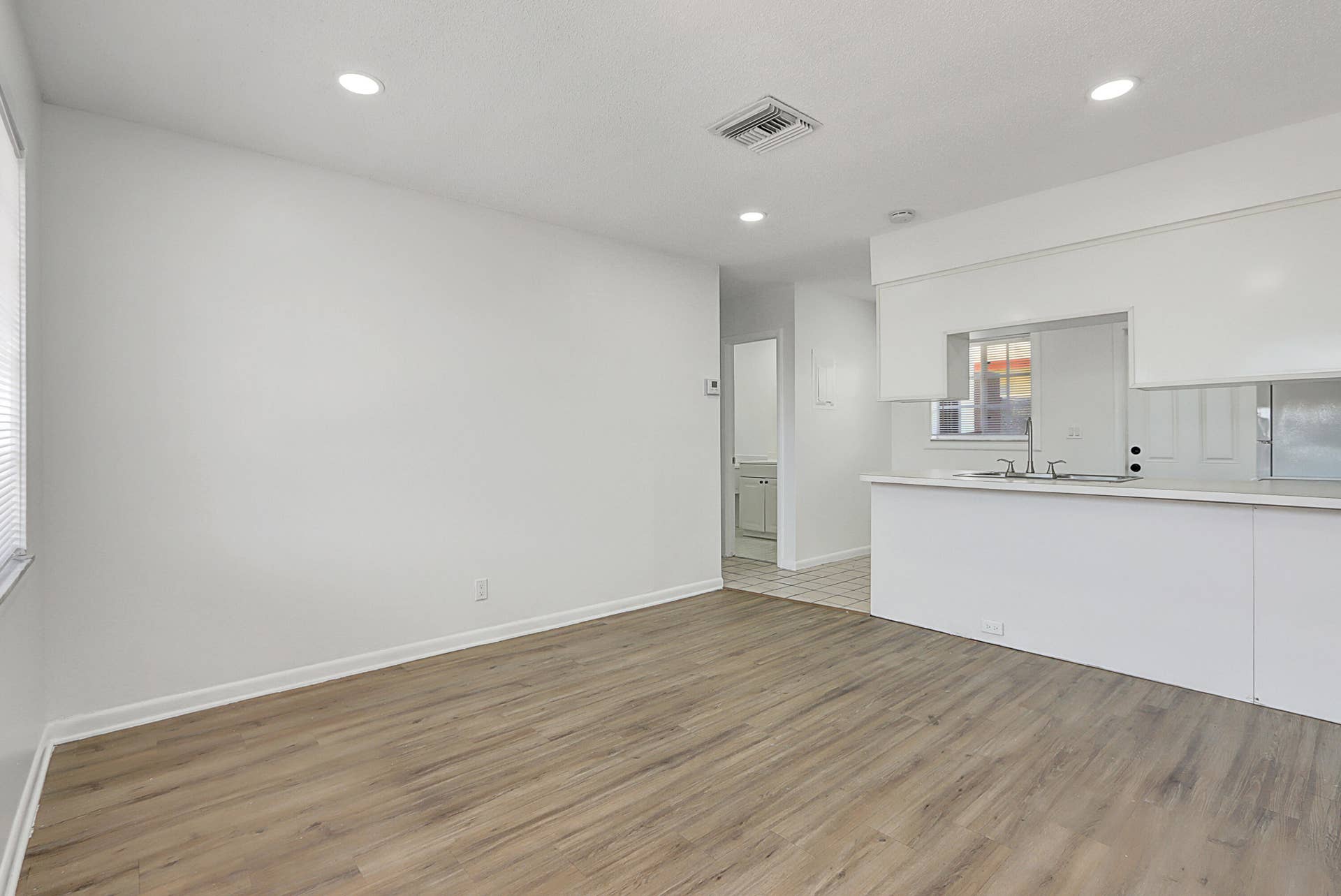 350 NE 25th Court, Pompano Beach, FL 33064 Living Room