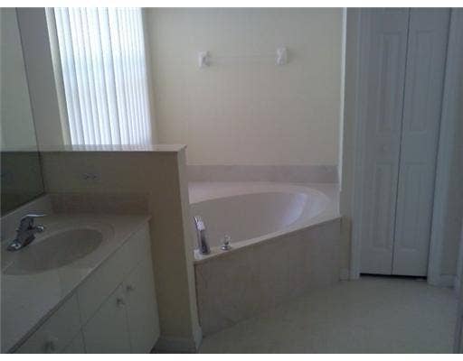 2942 SW BOXWOOD Circle, Port St Lucie, FL 34953 Master Bath