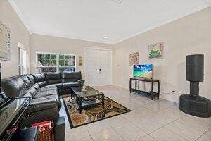 8b5b4d21-edb1-4859-8637-e341a78bdcf7_thu