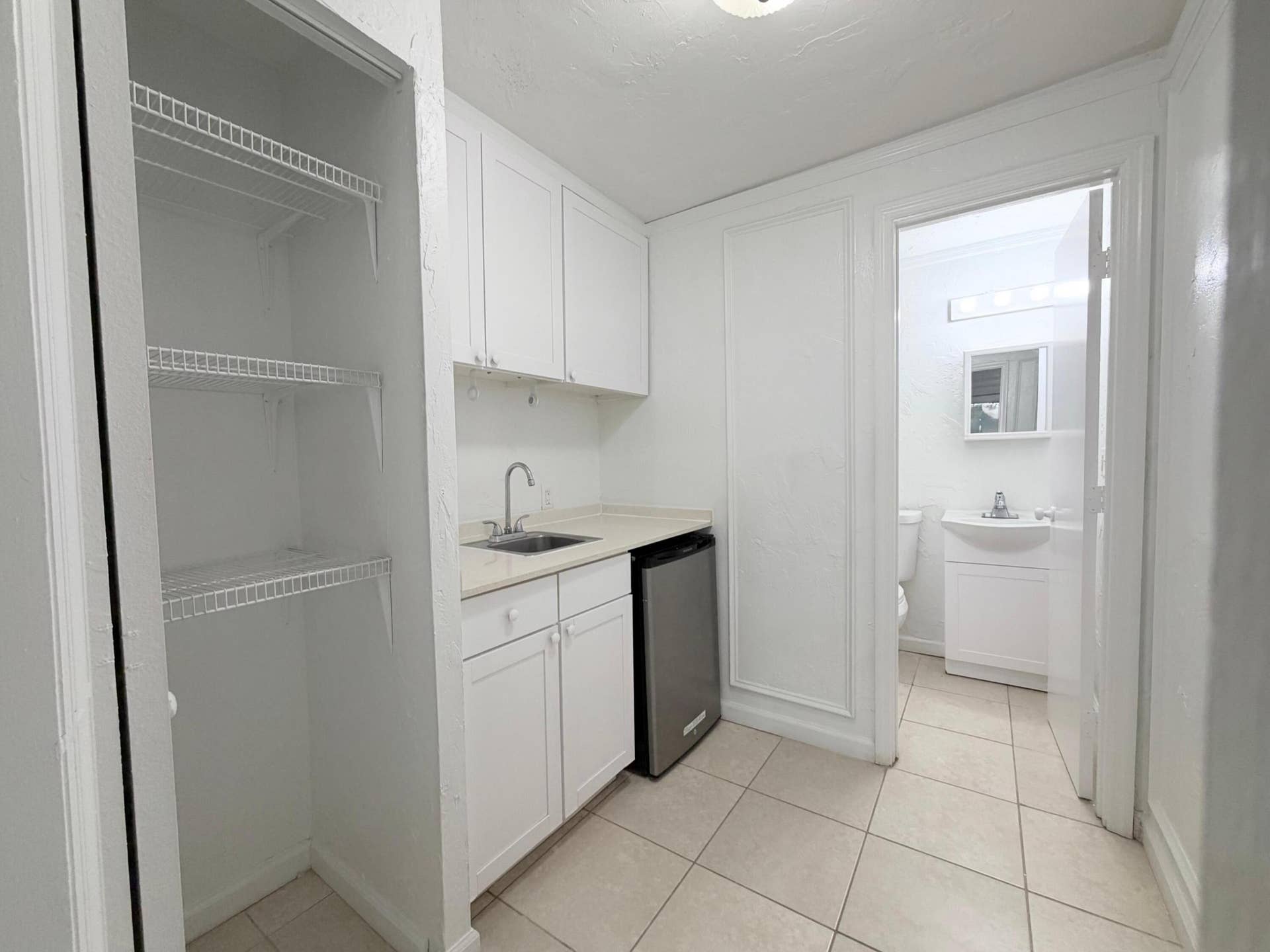 411 MADDOCK Street, #B, West Palm Beach, FL 33405 WhatsApp Image 2026-10-08 at 17.33.20 (6