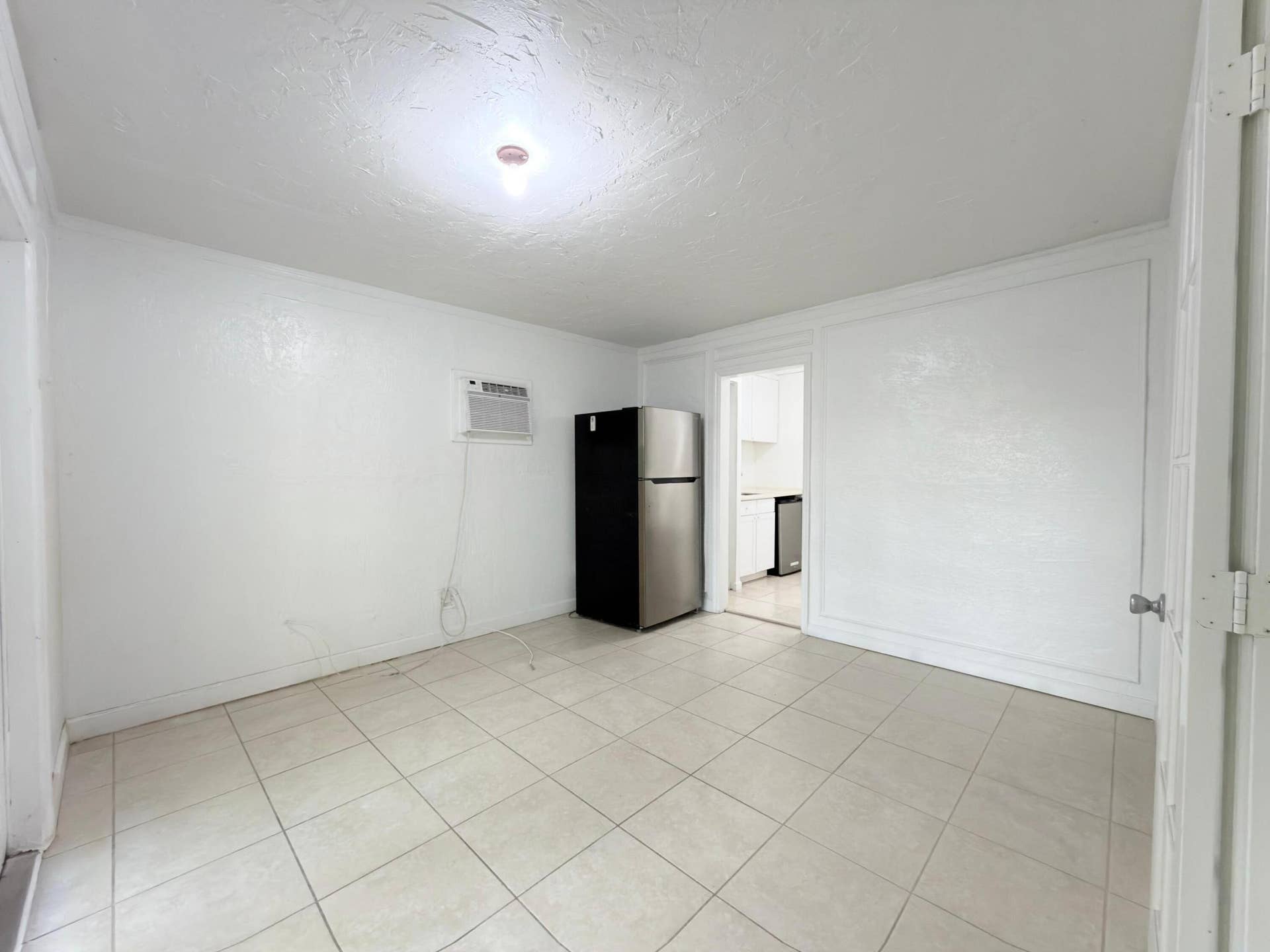 411 MADDOCK Street, #B, West Palm Beach, FL 33405 WhatsApp Image 2026-10-08 at 17.33.20 (3