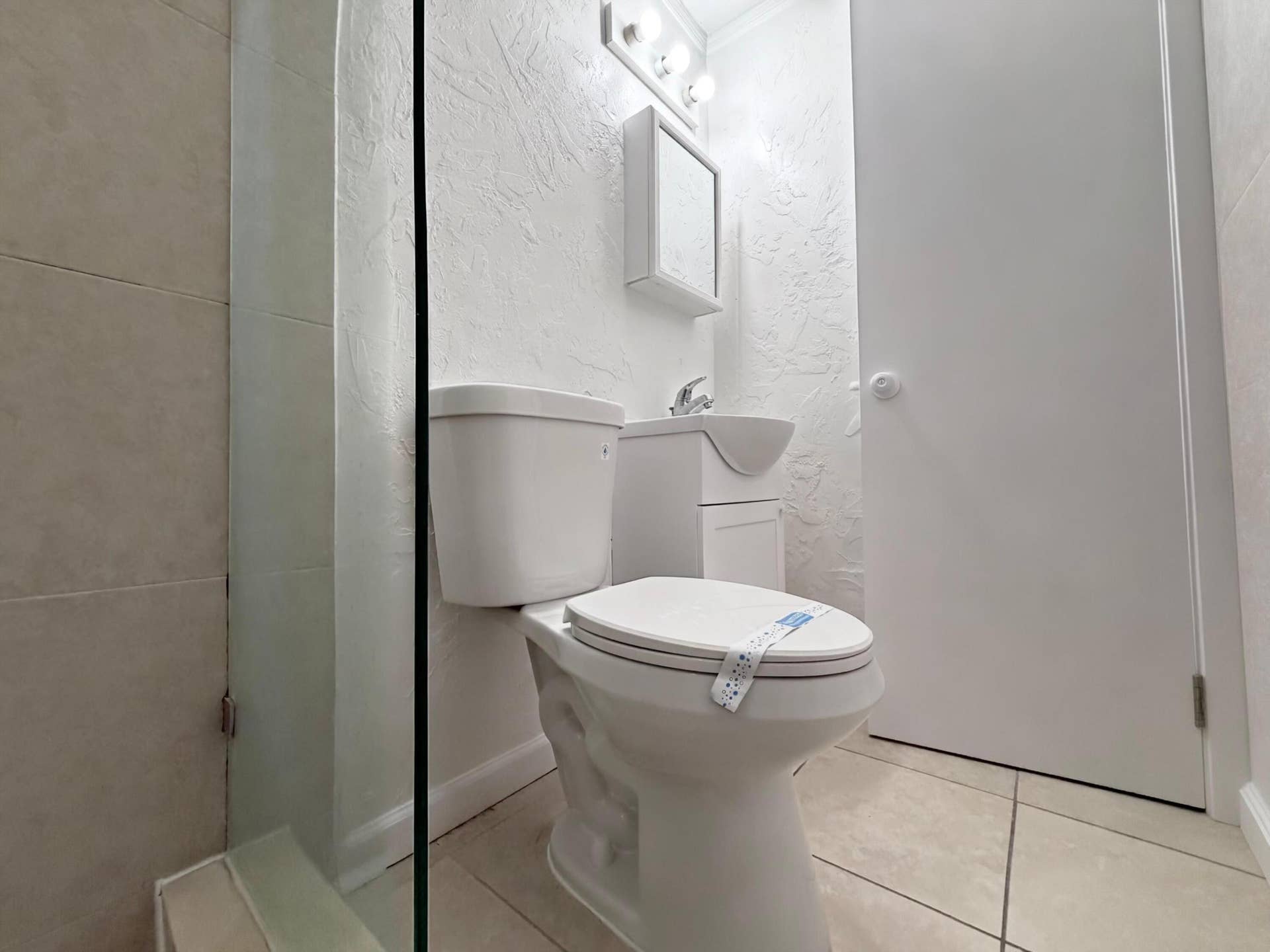 411 MADDOCK Street, #B, West Palm Beach, FL 33405 WhatsApp Image 2026-10-08 at 17.33.20 (9