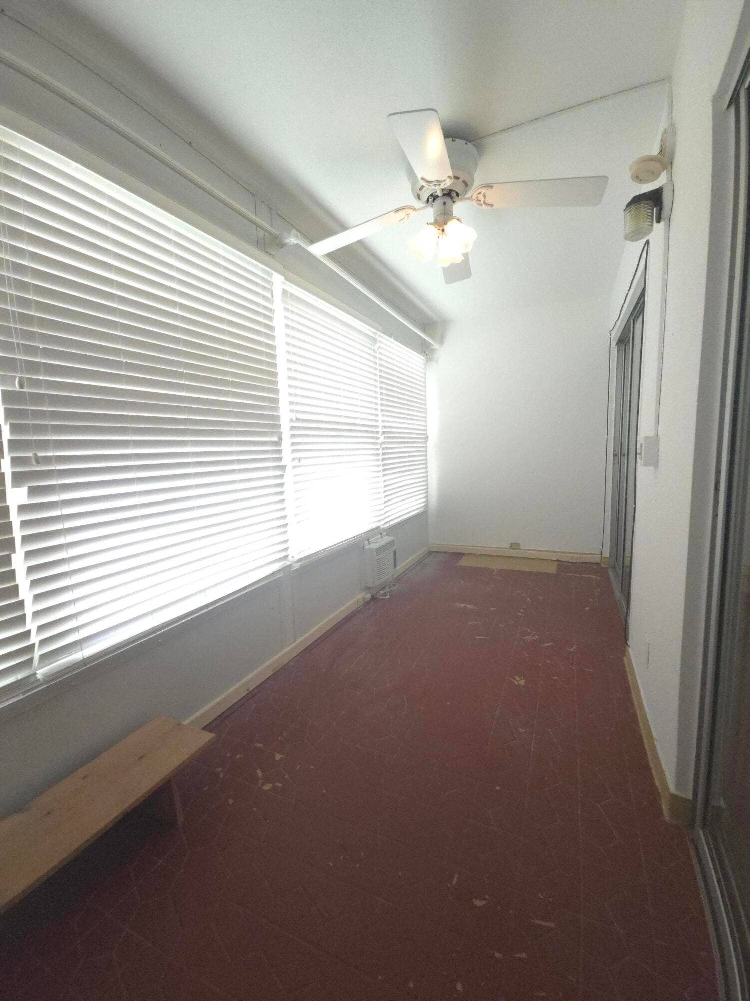 413 GREENBRIER A, West Palm Beach, FL 33417 Enclosed Lanai