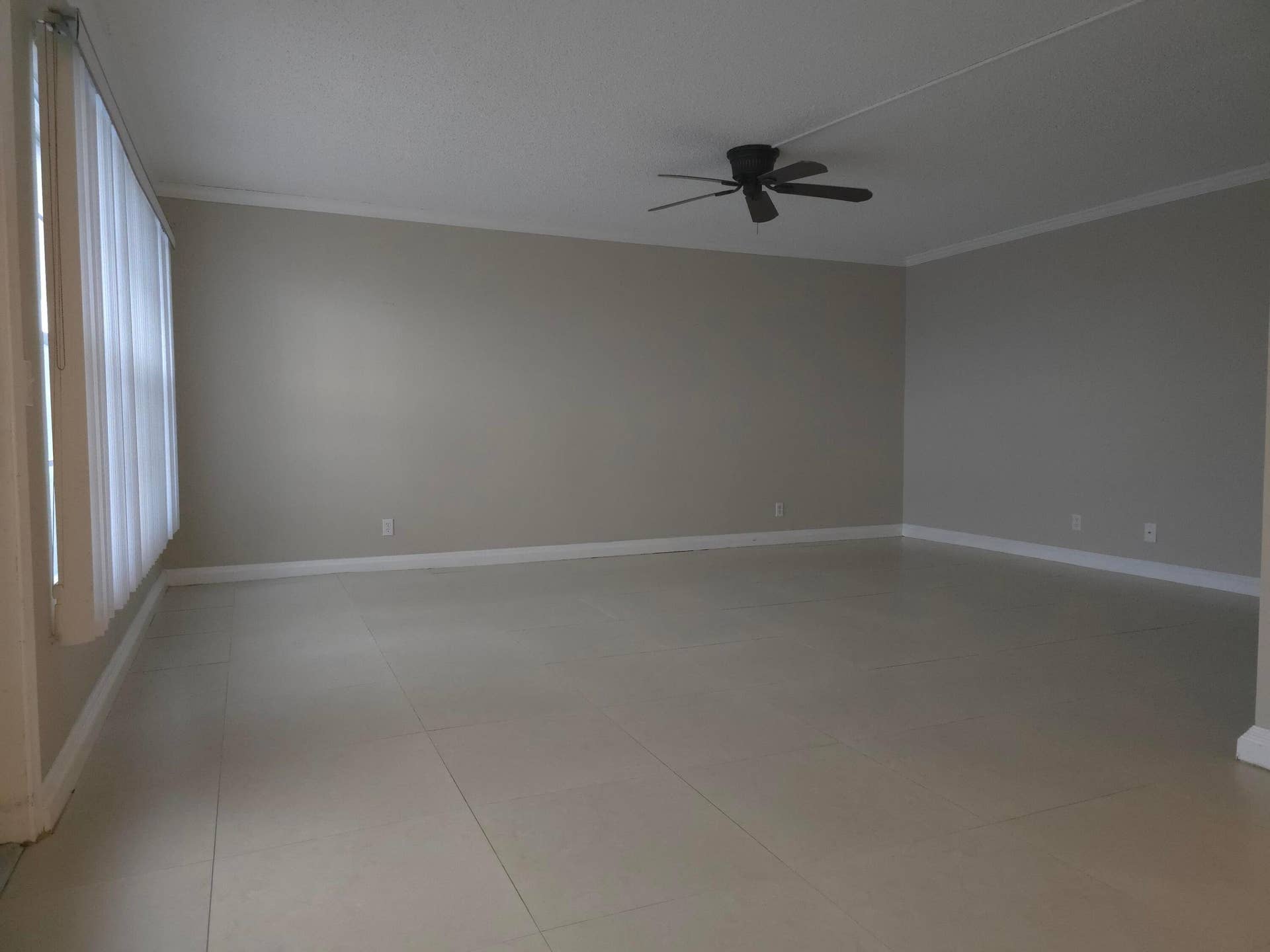 413 GREENBRIER A, West Palm Beach, FL 33417 Living room