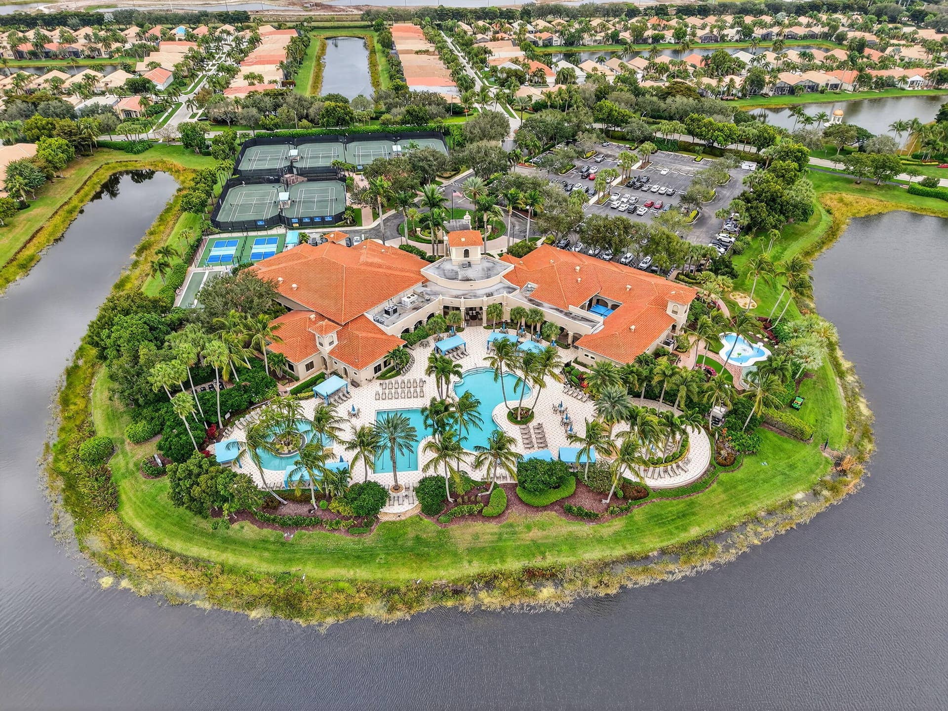 6940 Balboa Island Court, Delray Beach, FL 33446 72-web-or-mls-DJI_20260114140518_0238_D