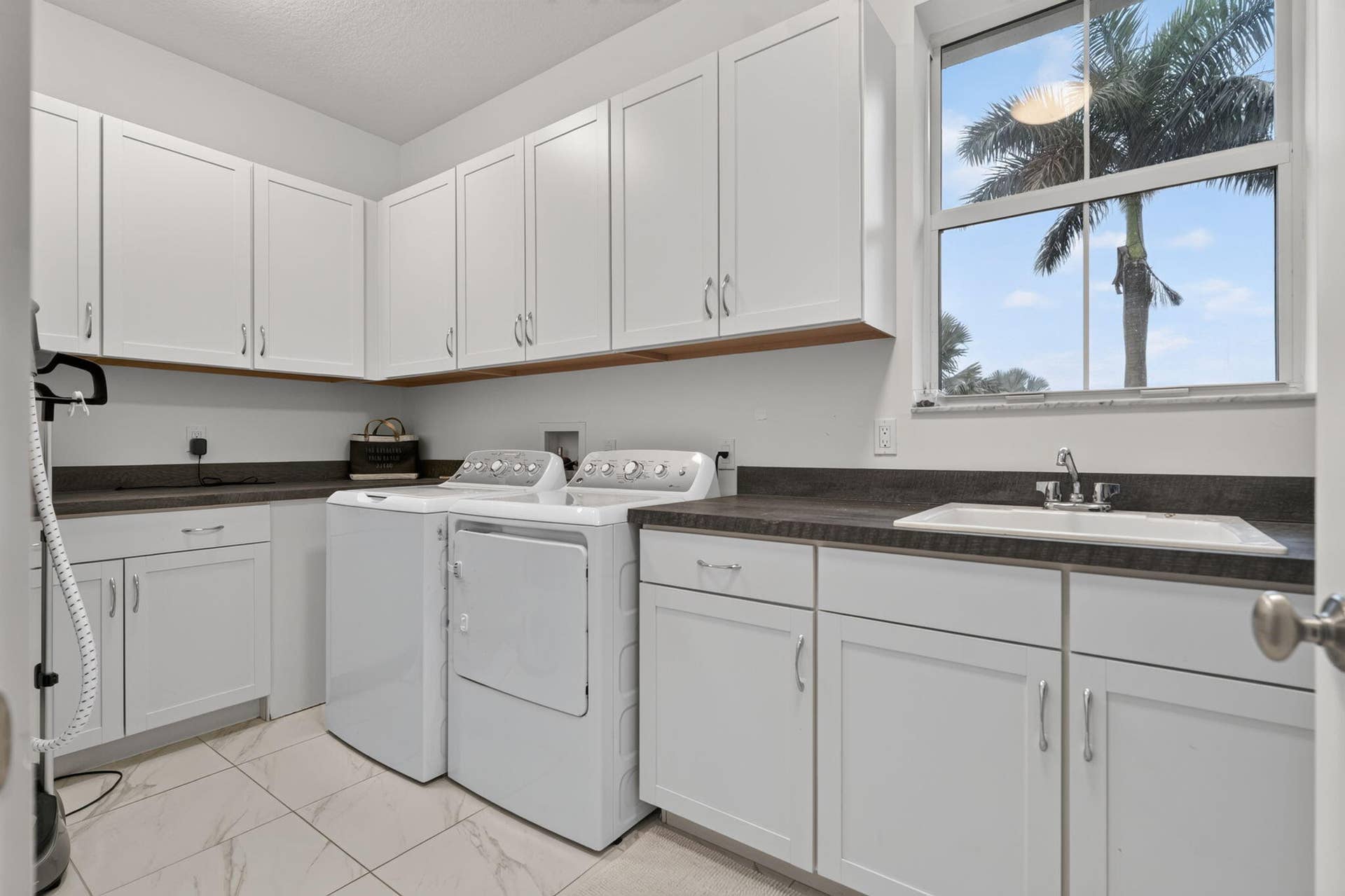13241 Alton Road, Palm Beach Gardens, FL 33418 Laundry