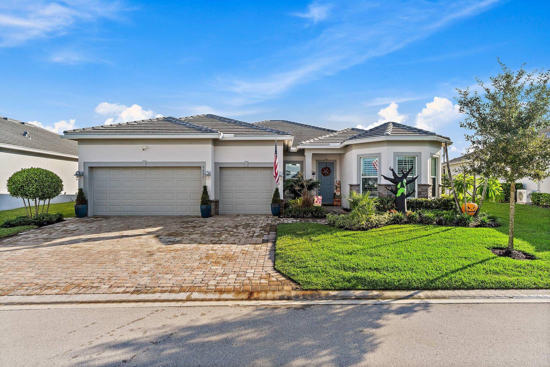 022-9891SWLegacyDr-Stuart-SMALL