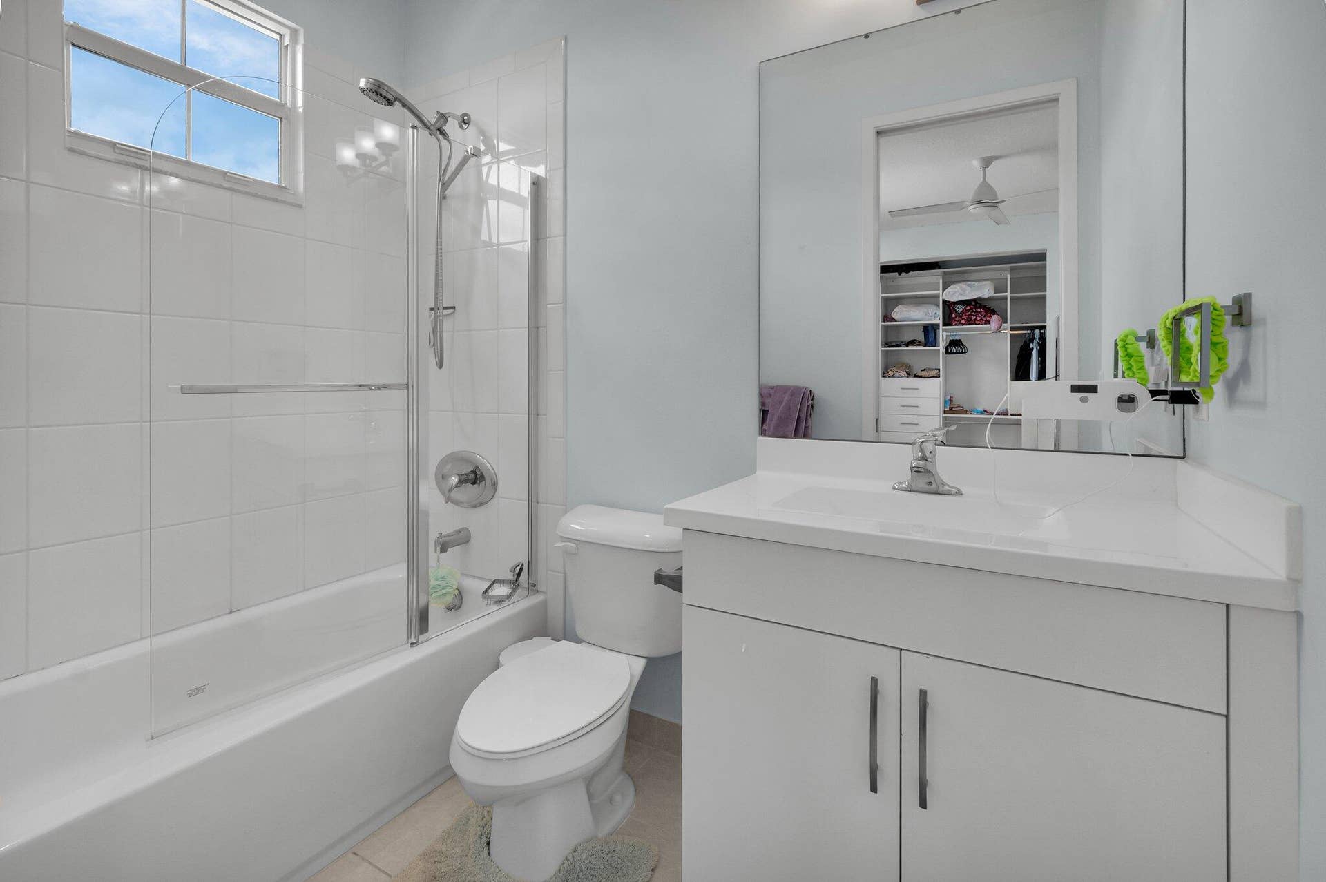 bathroom 4 upstairs