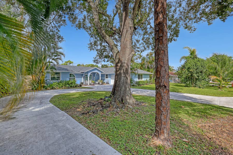 Property photo for 799 Huff Road, Haverhill, FL
