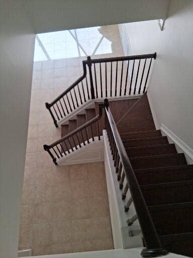 STAIRCASE TO BEDROOMS