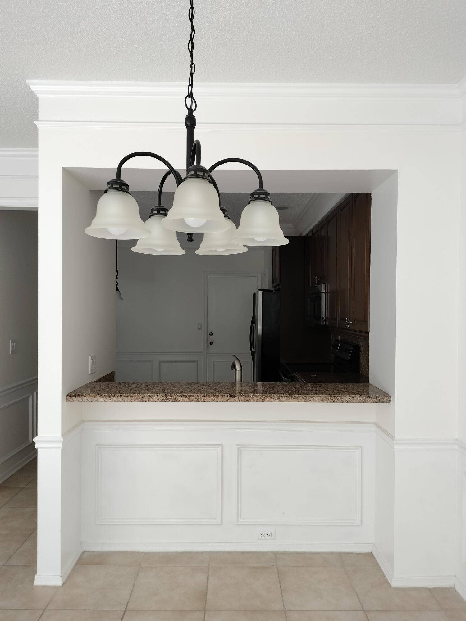 DINING AREA/PASS-THRU