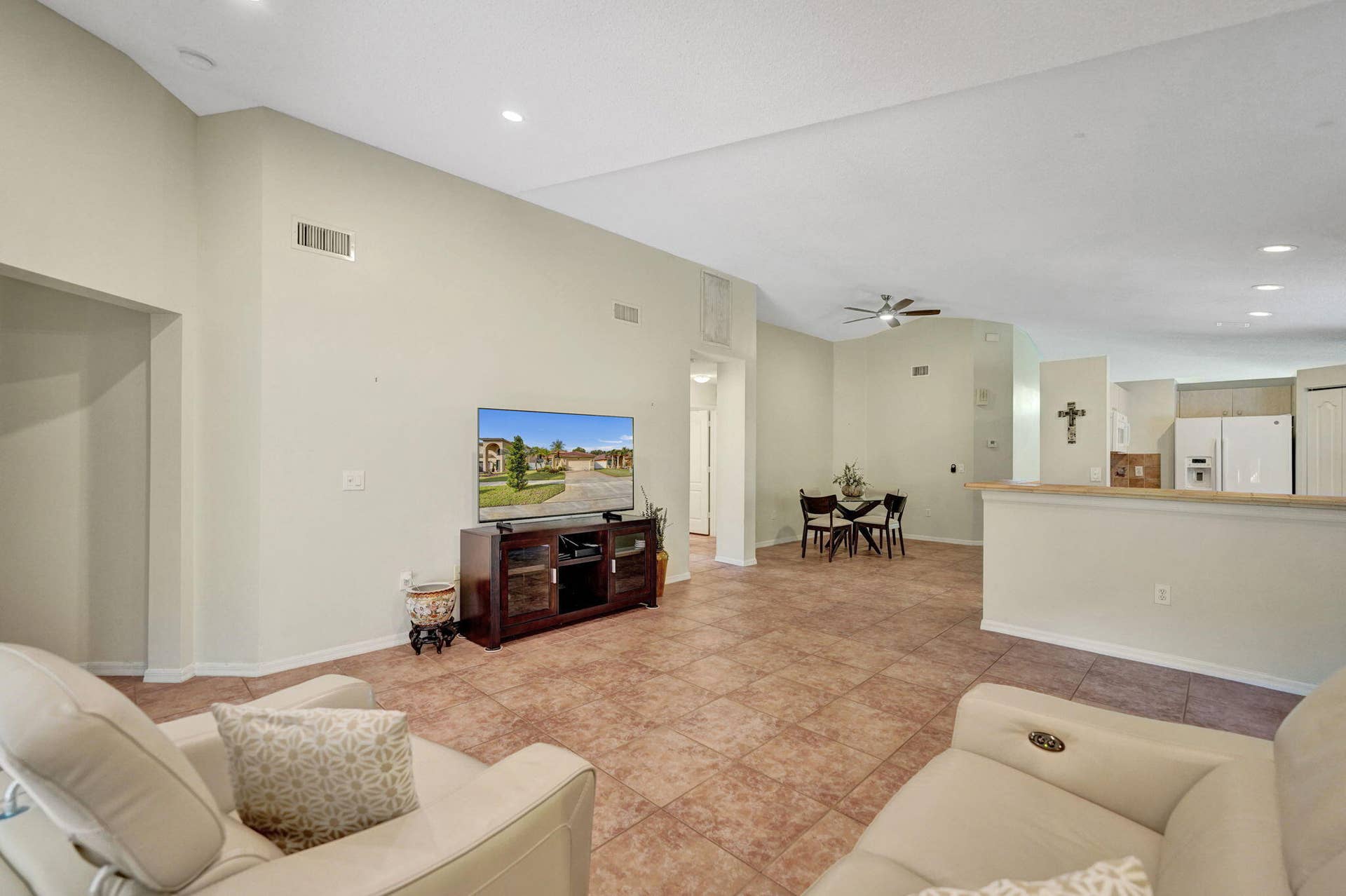 226 SW 206TH Avenue, Pembroke Pines, FL 33029 71-web-or-mls-DSC02972