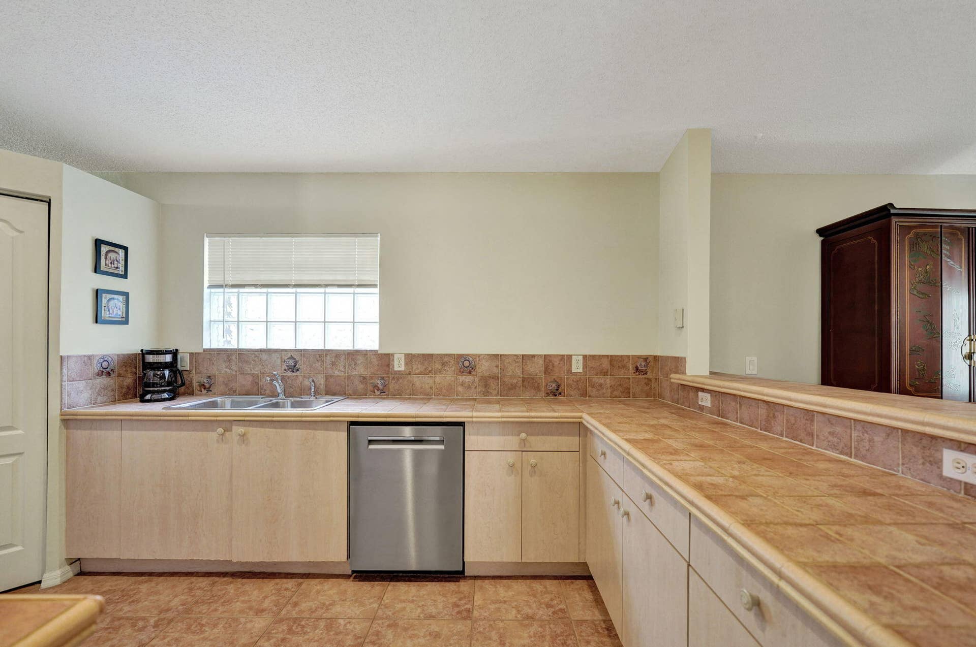 226 SW 206TH Avenue, Pembroke Pines, FL 33029 63-web-or-mls-DSC02948