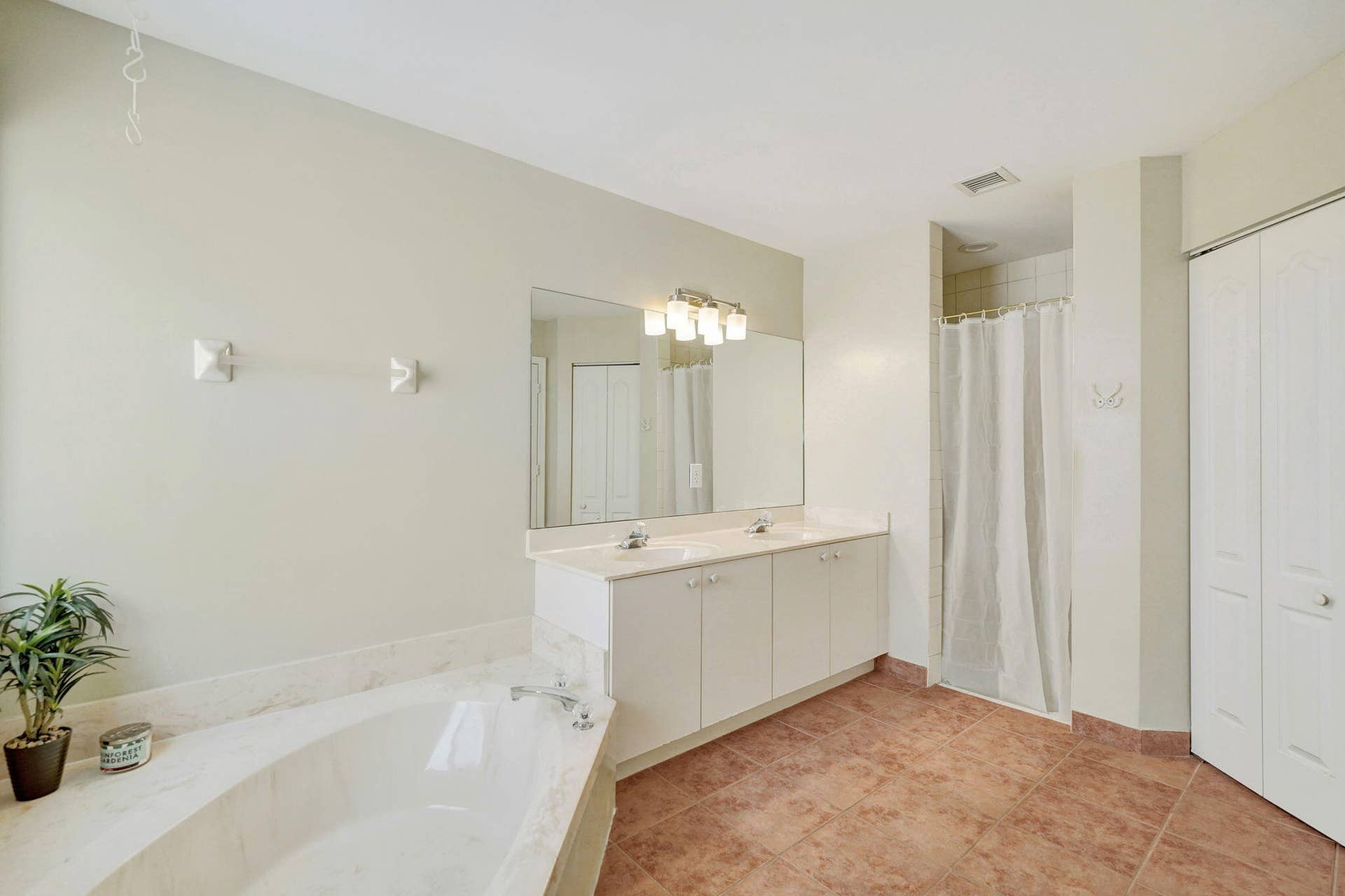 226 SW 206TH Avenue, Pembroke Pines, FL 33029 Master Bathroom