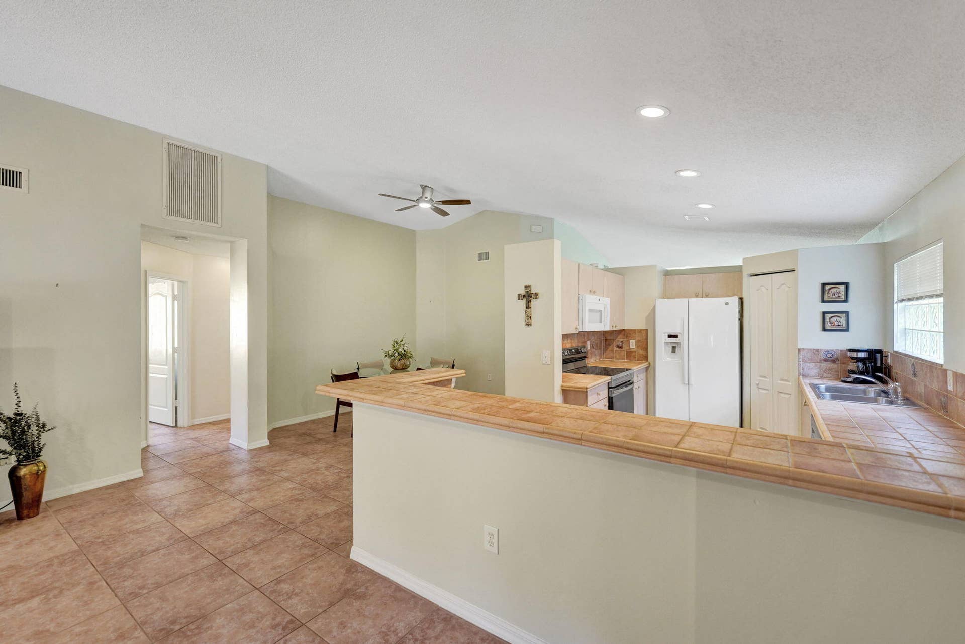 226 SW 206TH Avenue, Pembroke Pines, FL 33029 61-web-or-mls-DSC02942