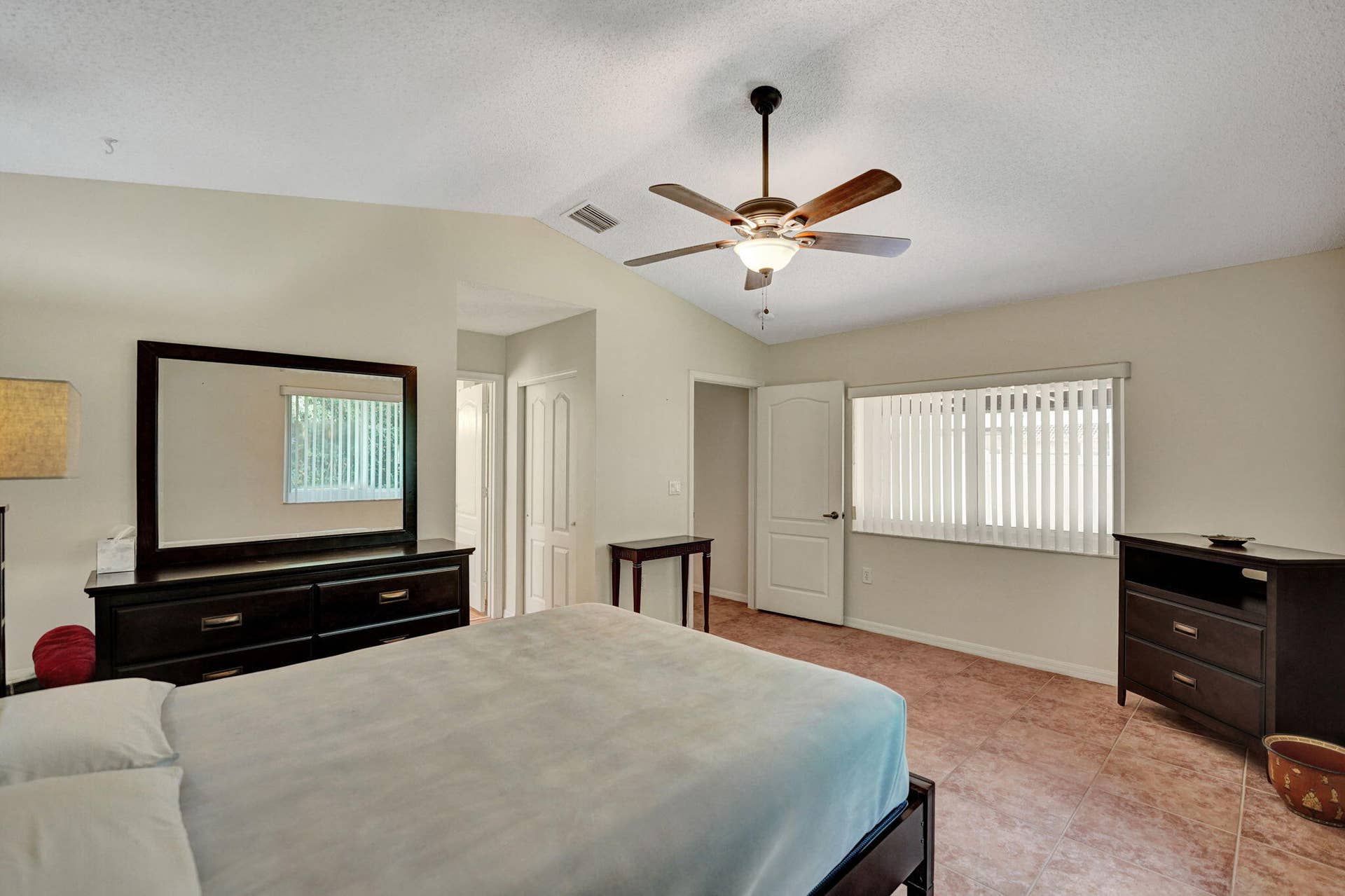 226 SW 206TH Avenue, Pembroke Pines, FL 33029 41-web-or-mls-DSC02882