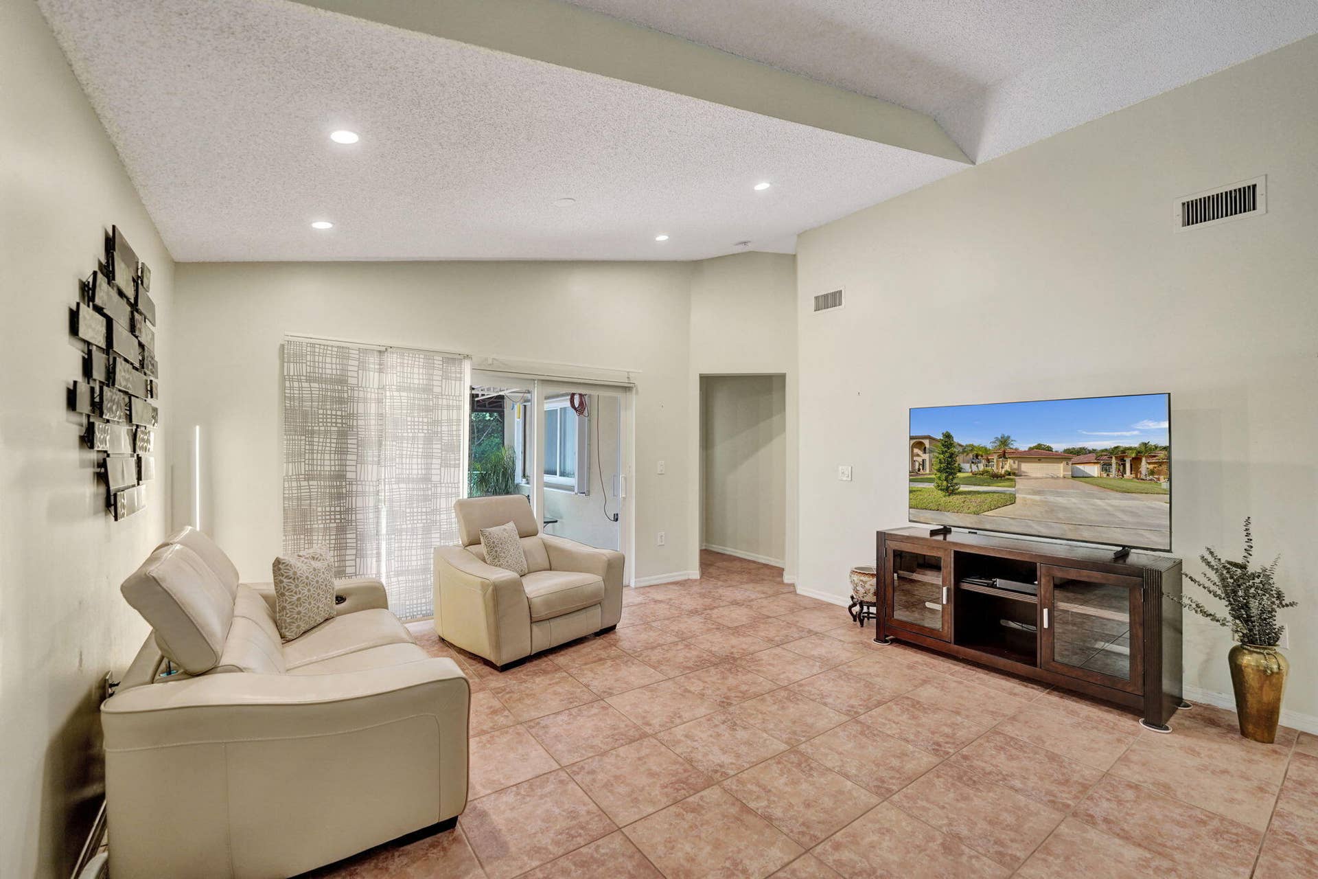 226 SW 206TH Avenue, Pembroke Pines, FL 33029 Family Room