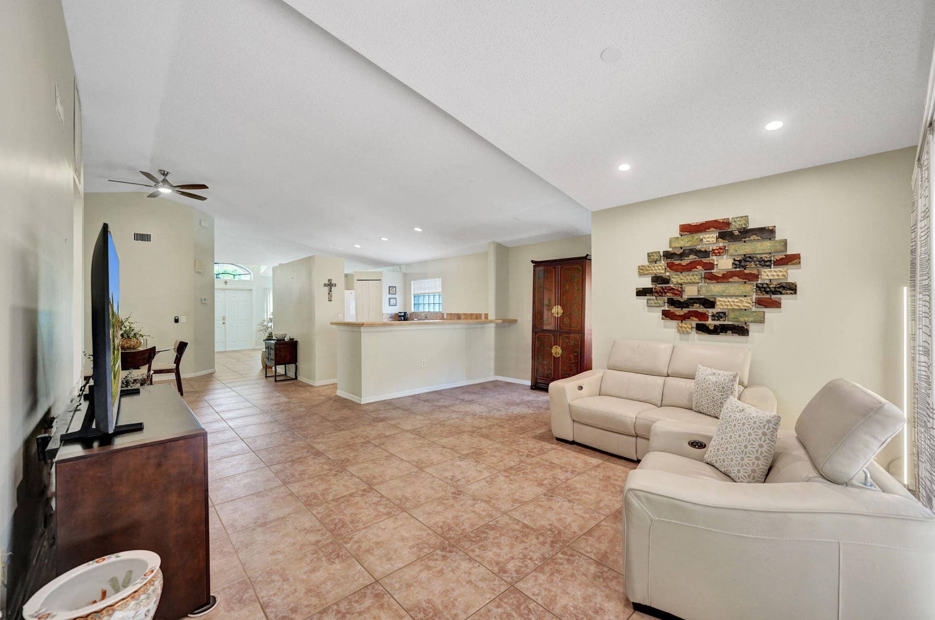 226 SW 206TH Avenue, Pembroke Pines, FL 33029 70-web-or-mls-DSC02969