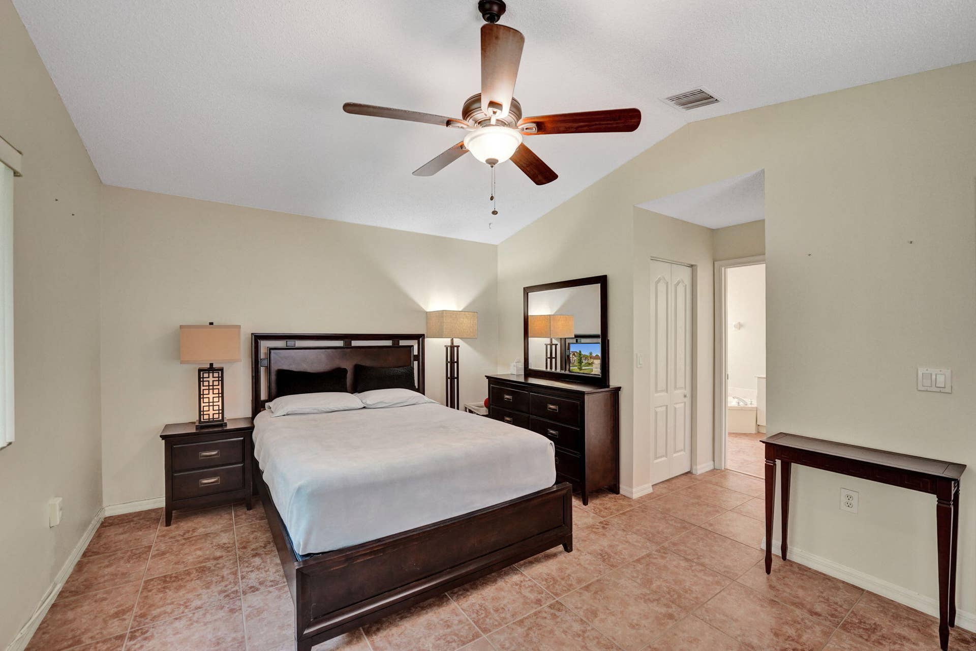 226 SW 206TH Avenue, Pembroke Pines, FL 33029 40-web-or-mls-DSC02879