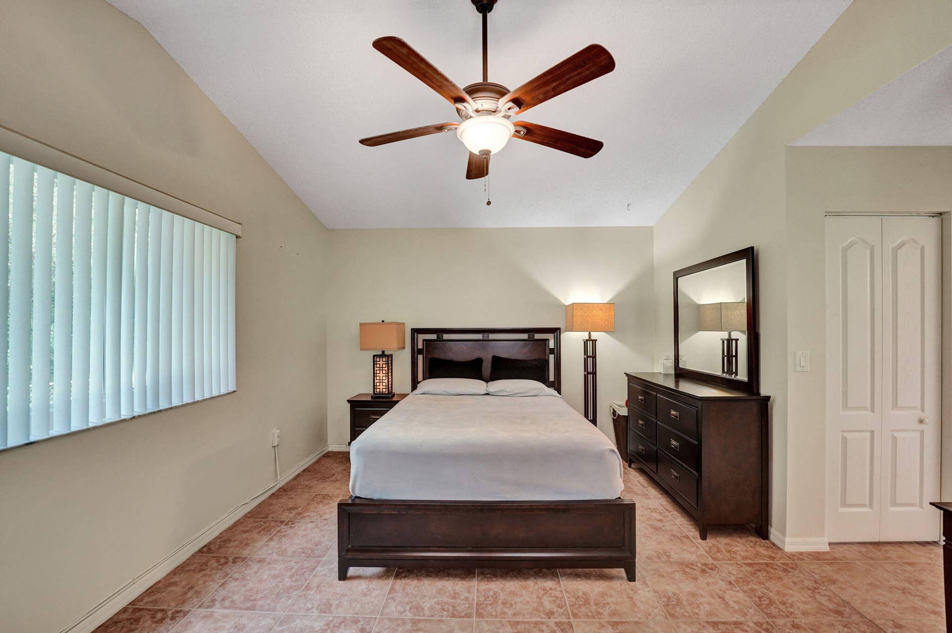 226 SW 206TH Avenue, Pembroke Pines, FL 33029 39-web-or-mls-DSC02876