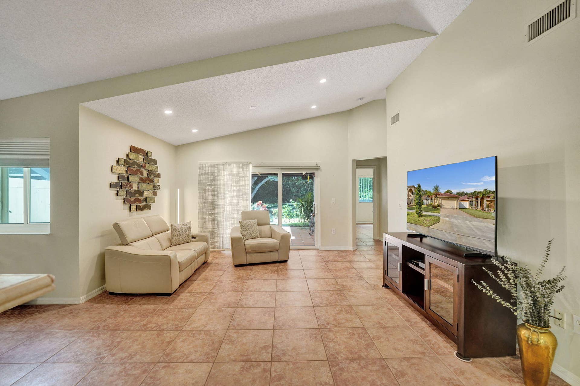 226 SW 206TH Avenue, Pembroke Pines, FL 33029 Family Room