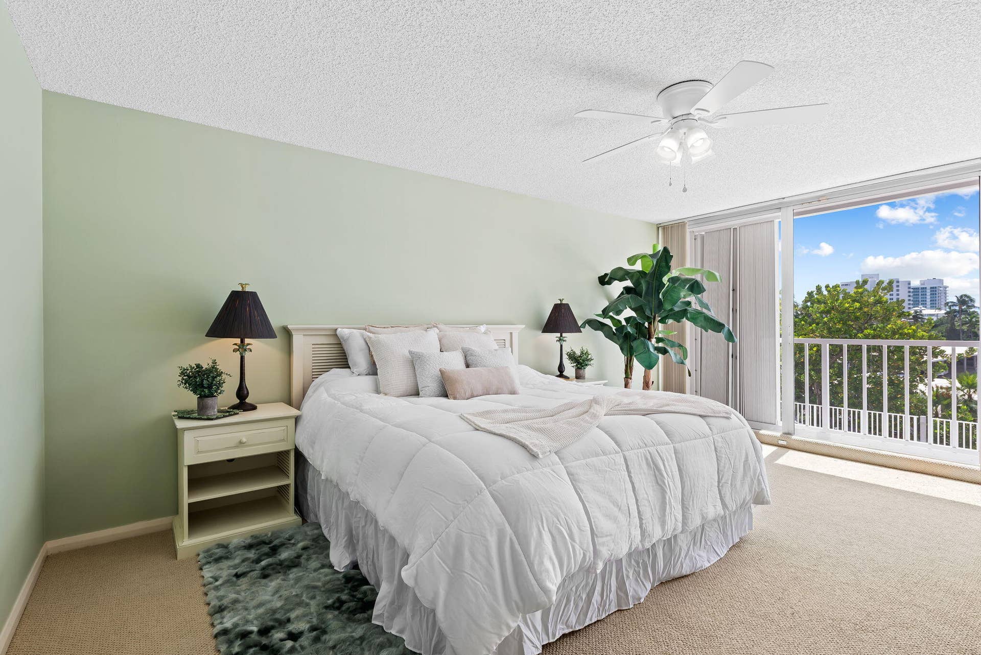 primary bedroom with balcony