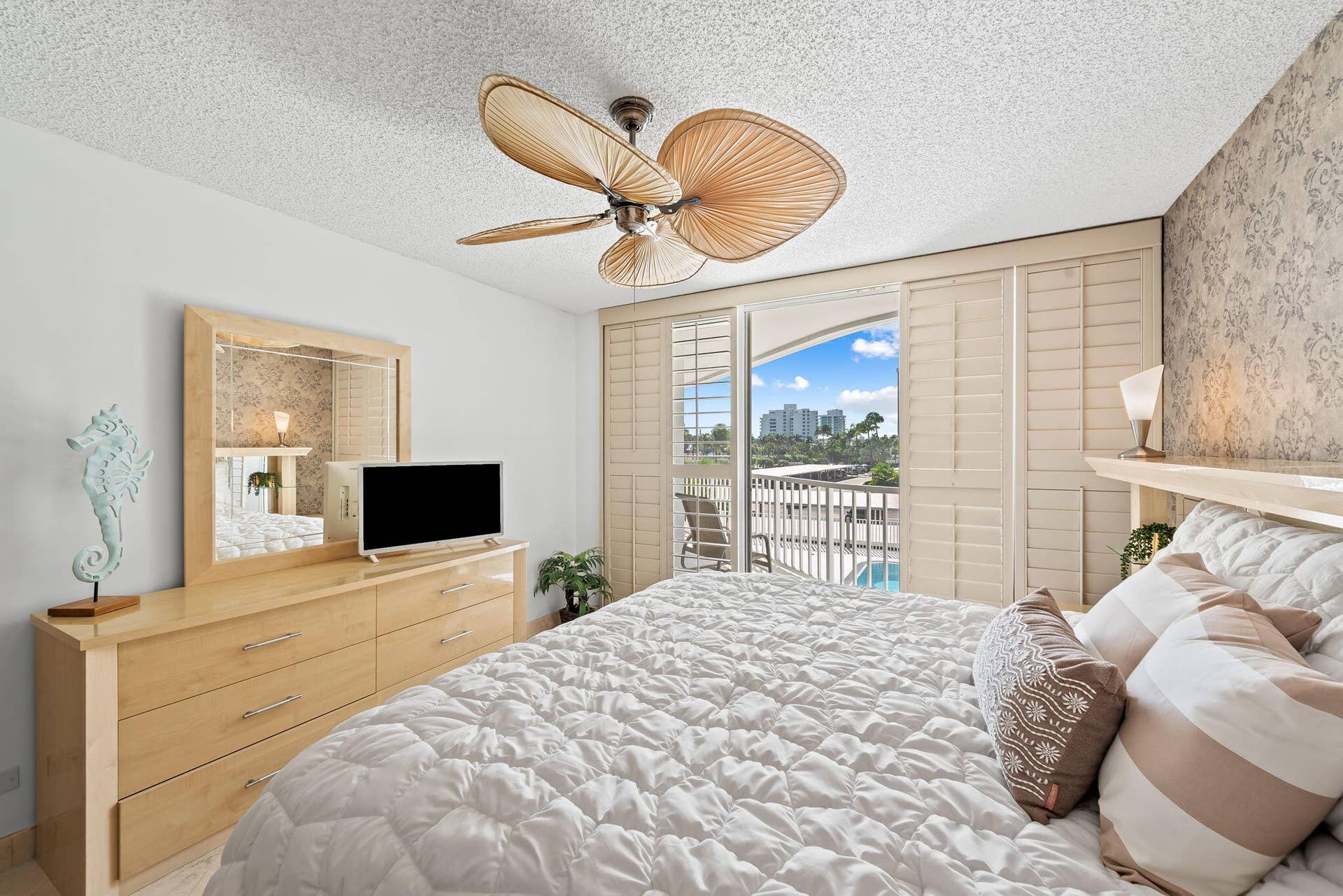 2nd bedroom with balcony