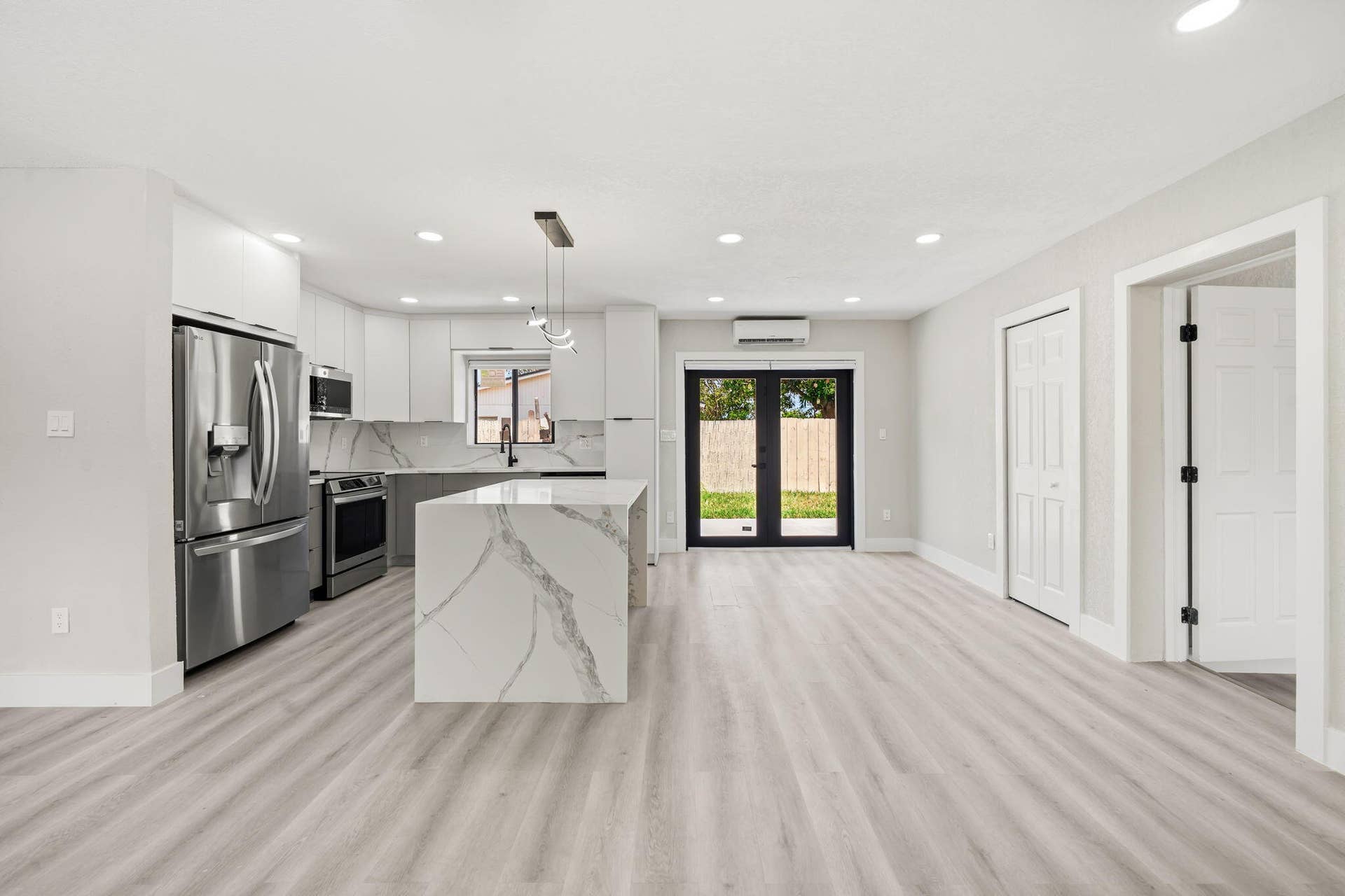 1944 NE 2nd Avenue, Pompano Beach, FL 33060 Kitchen