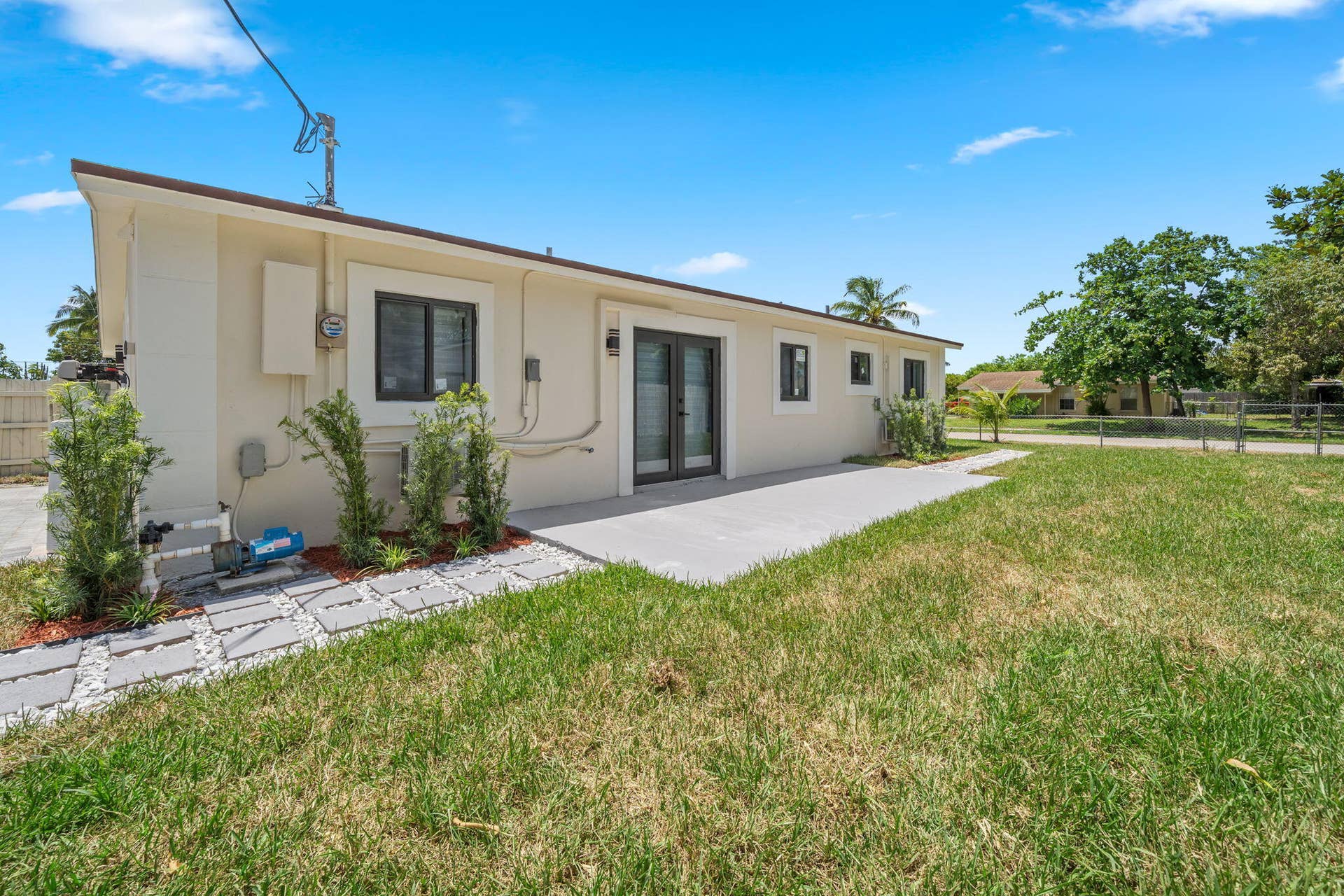 1944 NE 2nd Avenue, Pompano Beach, FL 33060 Room for a pool