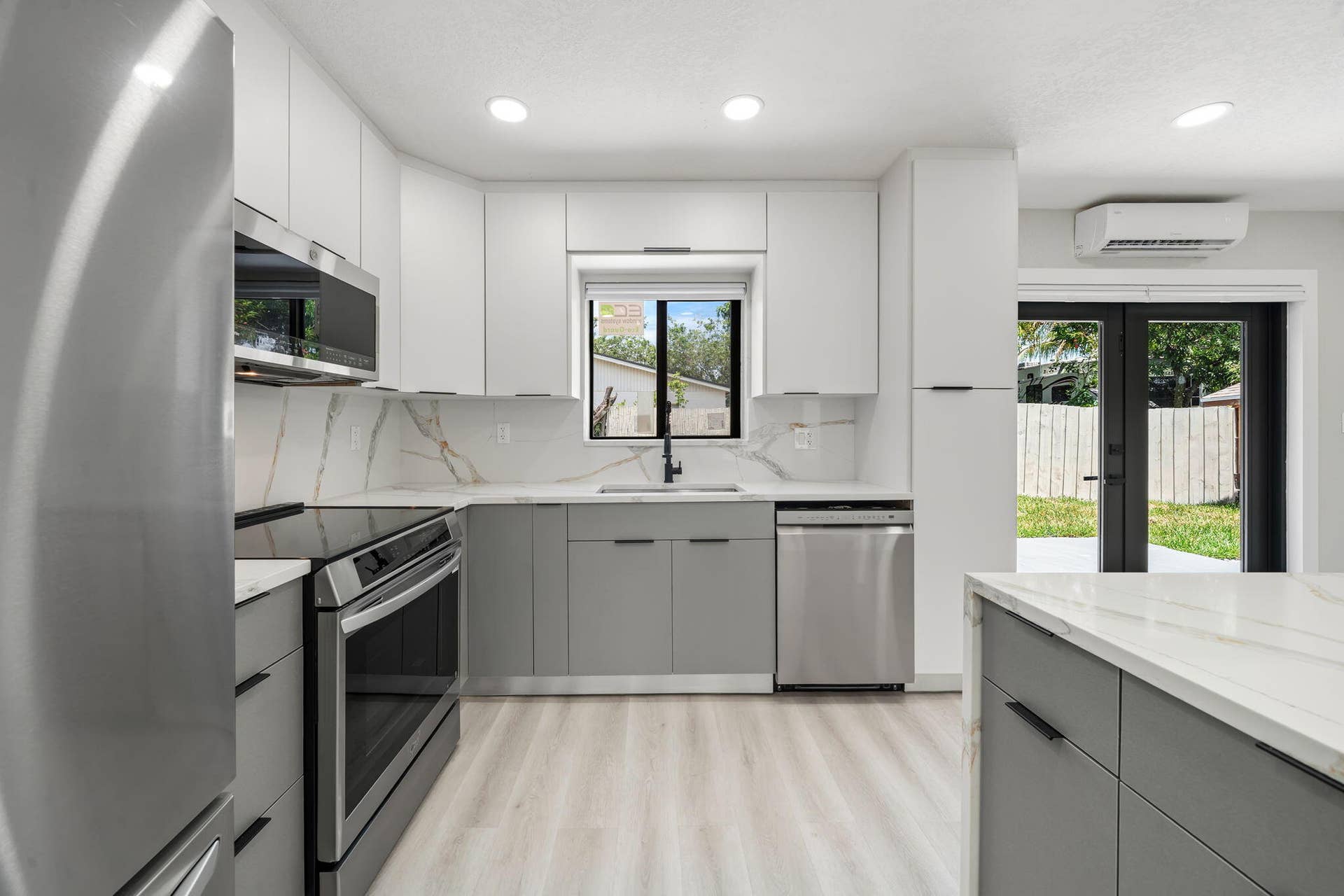 1944 NE 2nd Avenue, Pompano Beach, FL 33060 Chef's Kitchen